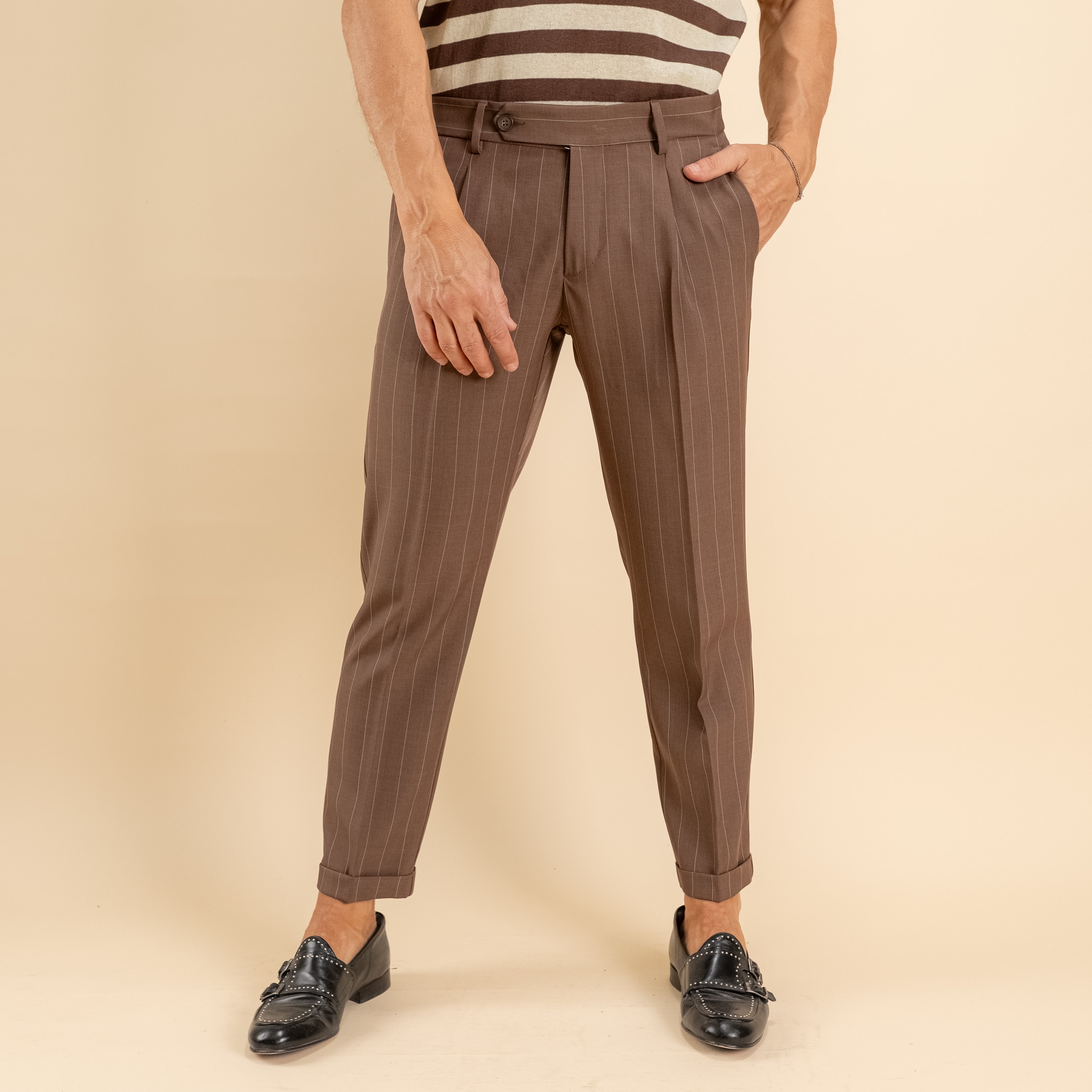 Pantalone gessato slim con chiusura laterale - Moro