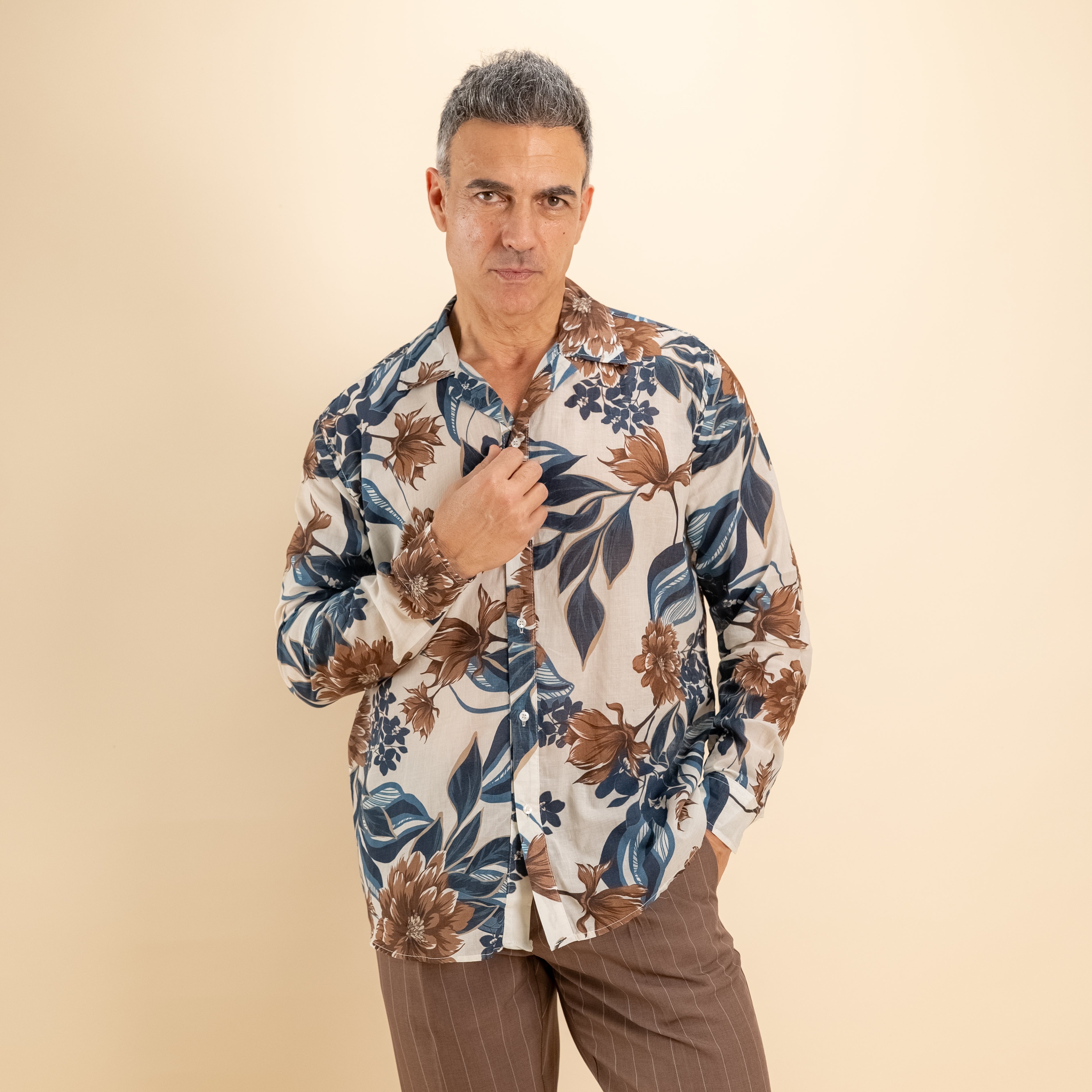 Camicia a fantasia in mussola di cotone velato