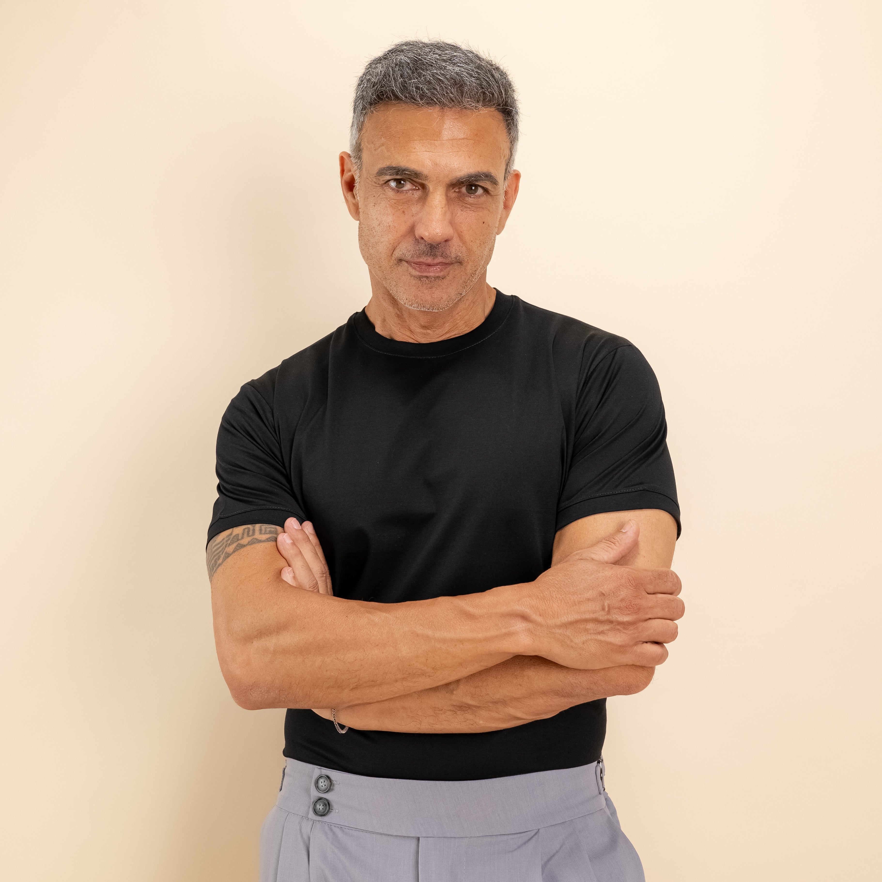 T-shirt in Filo di Scozia 2.0 con bordi a costina - Nero
