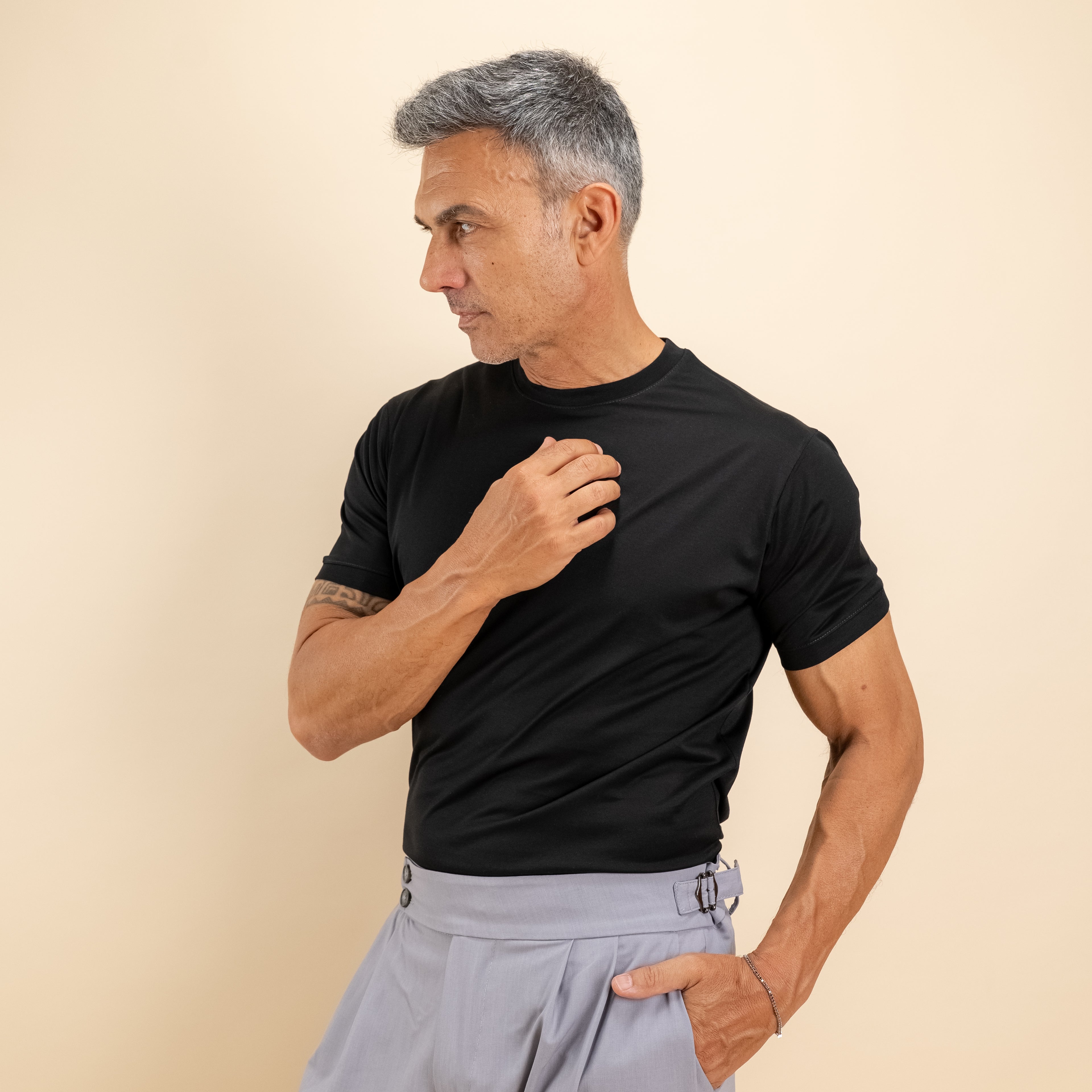 T-shirt in Filo di Scozia 2.0 con bordi a costina - Nero