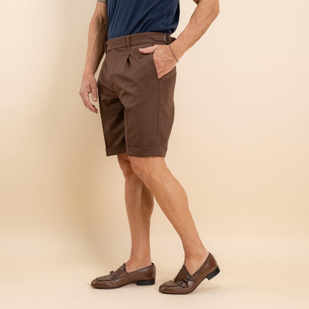 Pantaloncino con fibbia laterale - Marrone
