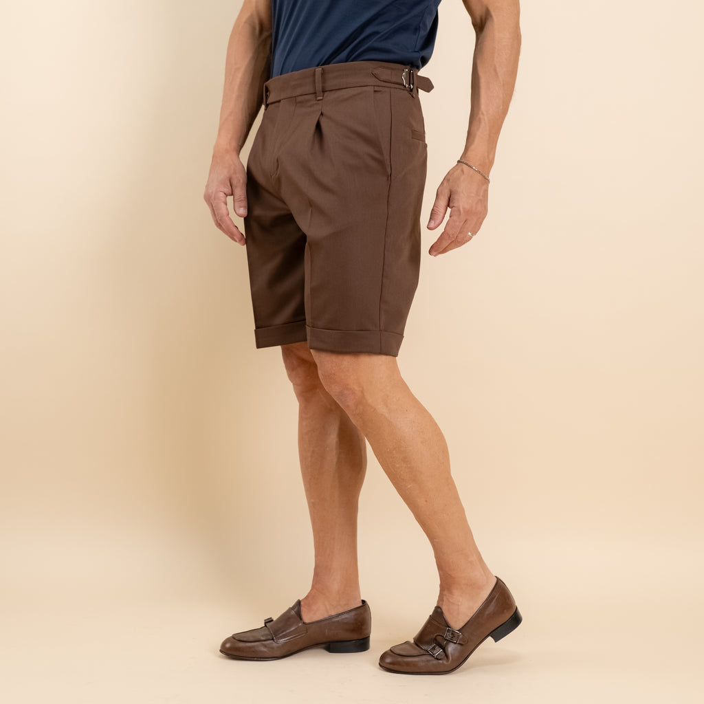 Pantaloncino con fibbia laterale - Marrone