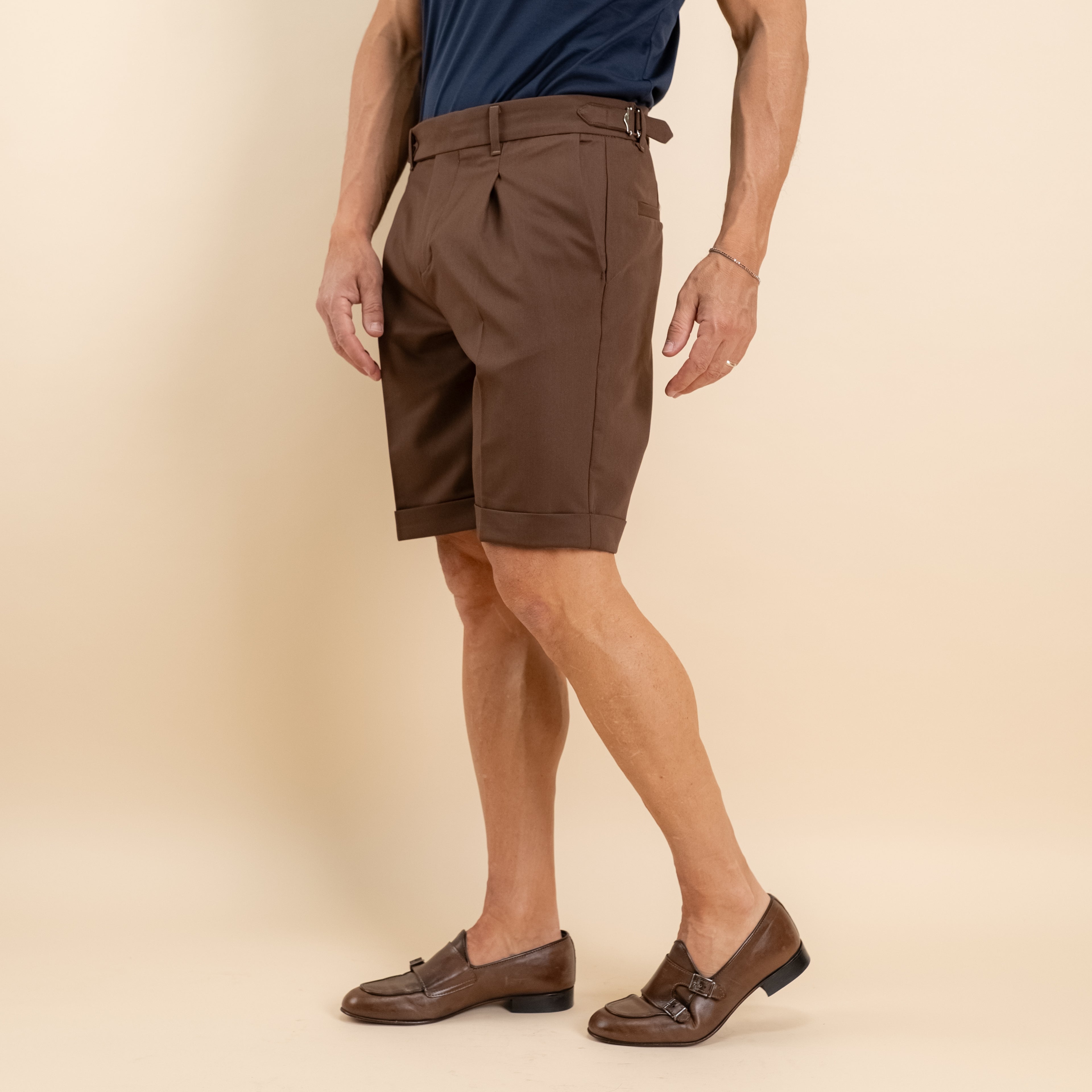 Pantaloncino con fibbia laterale - Marrone