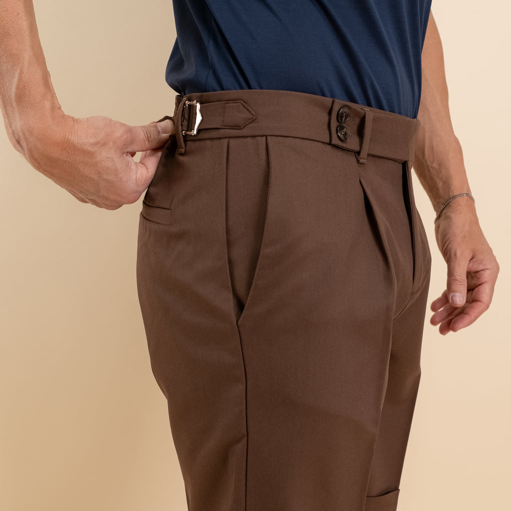 Pantaloncino con fibbia laterale - Marrone
