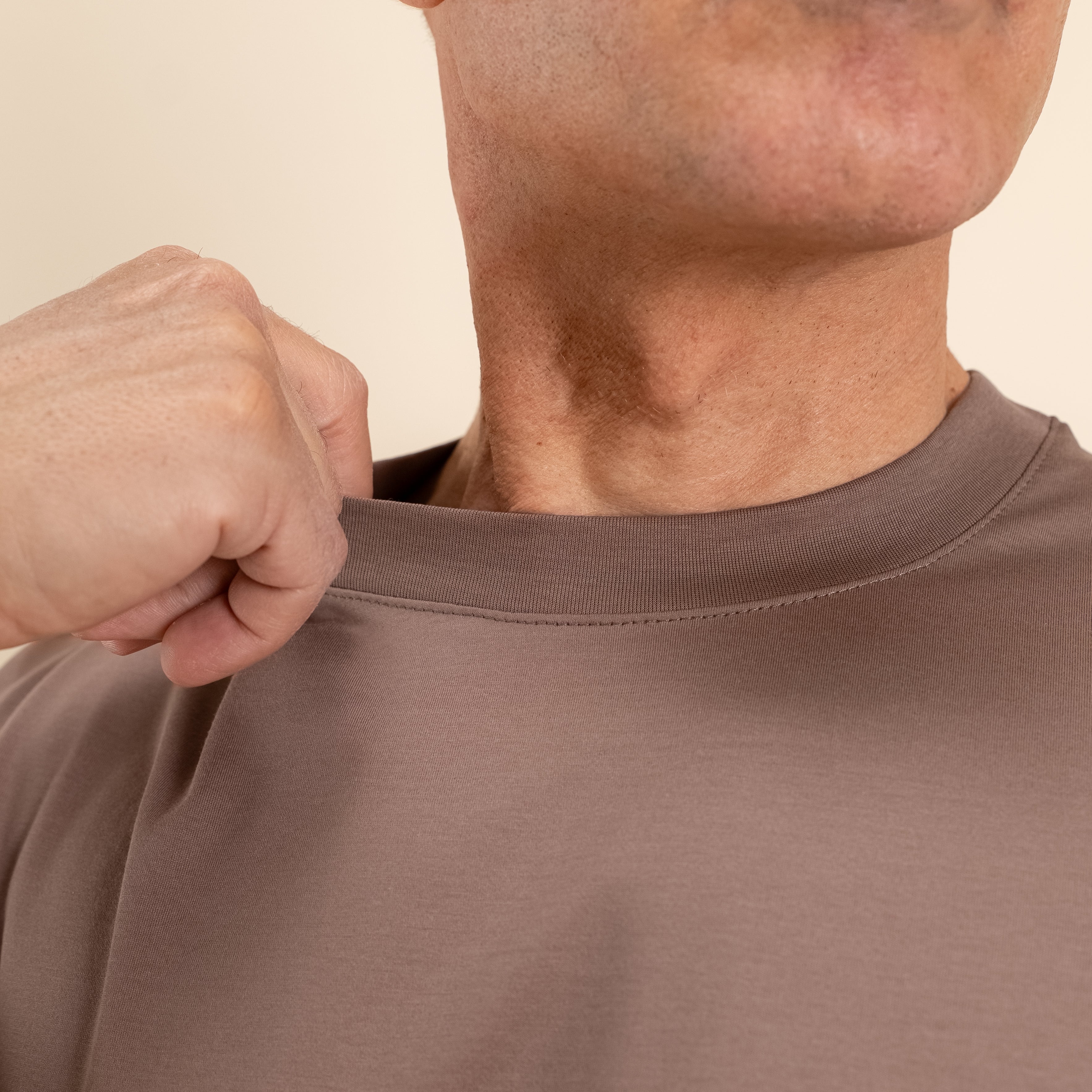 T-shirt in Filo di Scozia 2.0 con bordi a costina - Fango