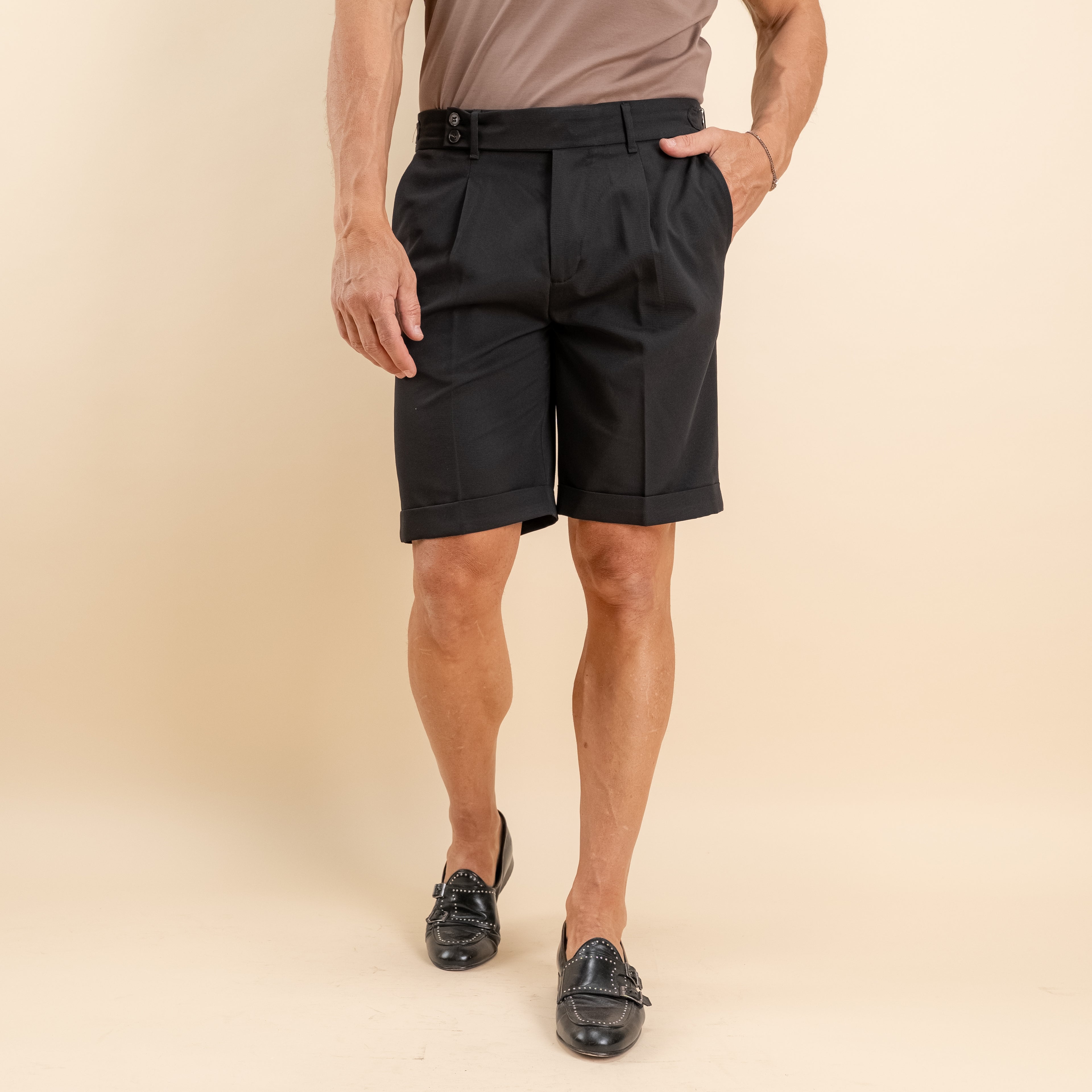 Pantaloncino con fibbia laterale - Nero