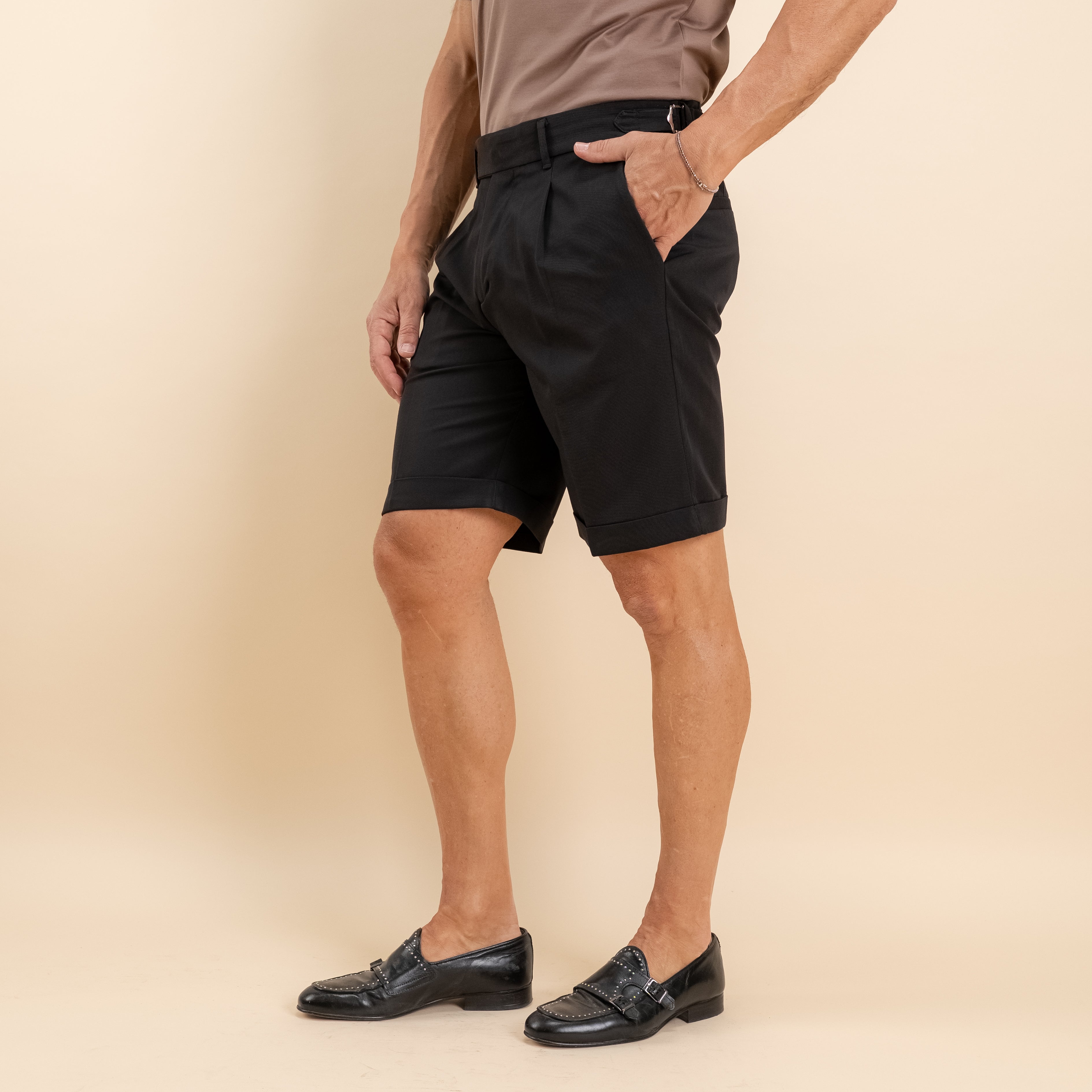 Pantaloncino con fibbia laterale - Nero
