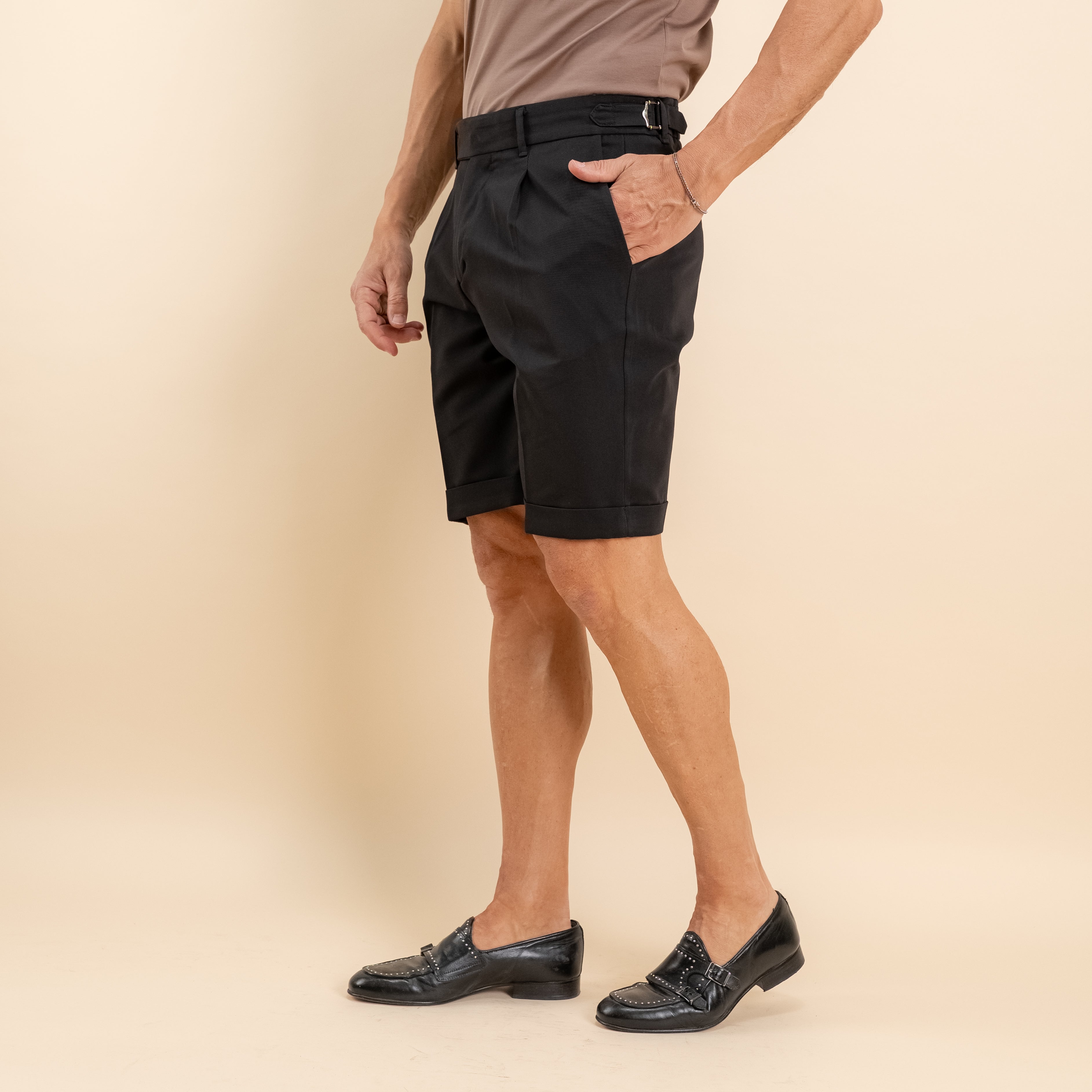 Pantaloncino con fibbia laterale - Nero