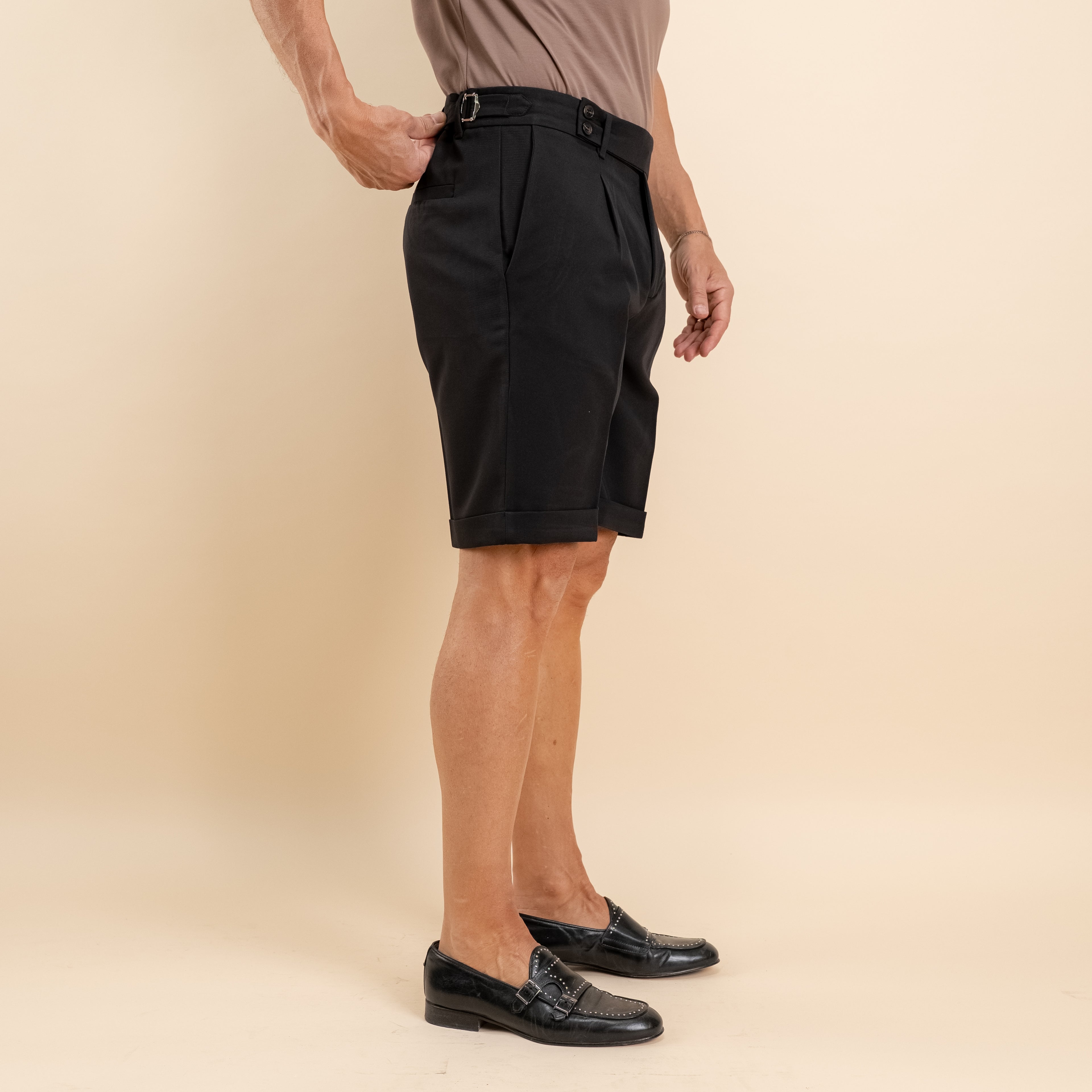 Pantaloncino con fibbia laterale - Nero