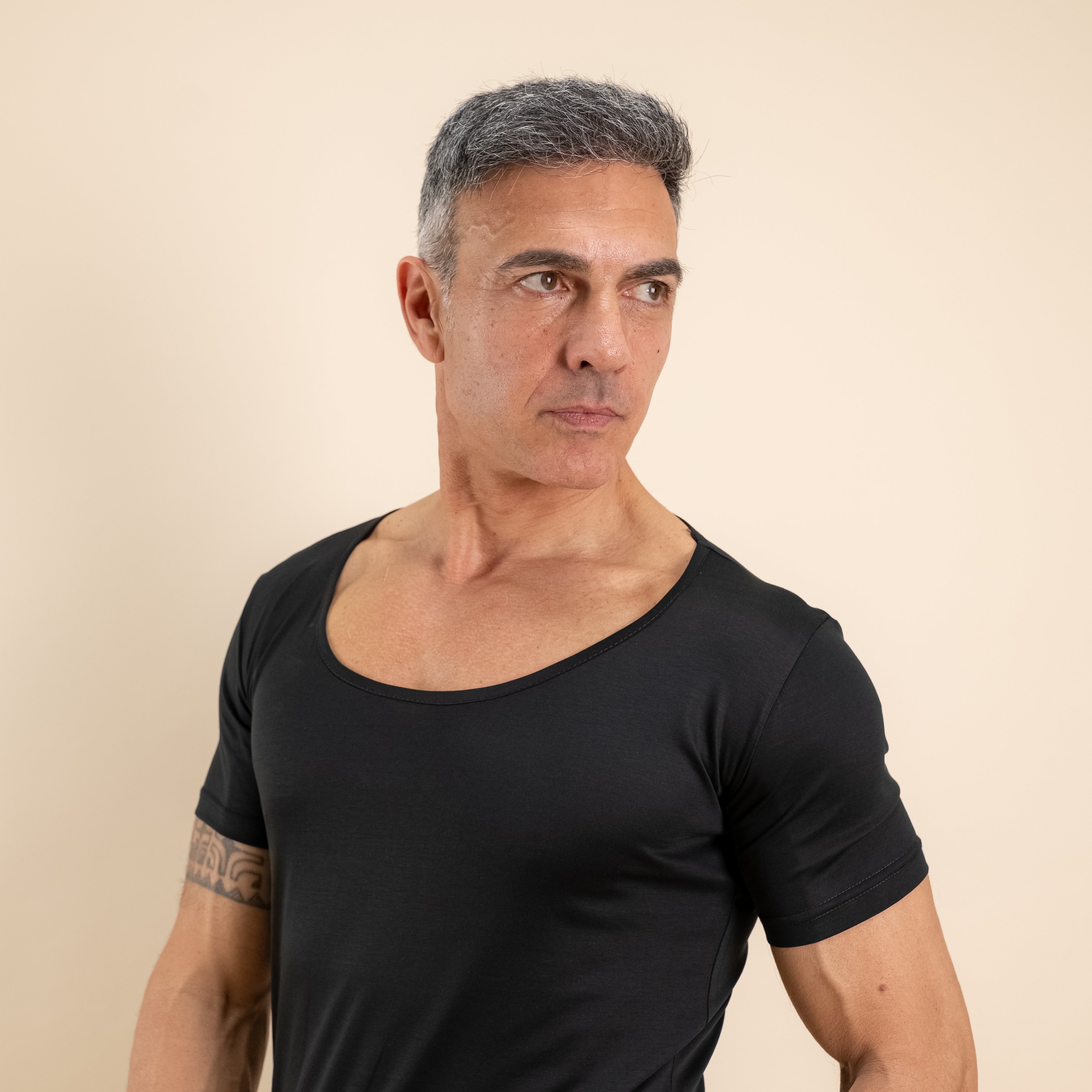 T-shirt effetto seta scollo a barca slim fit - Nero