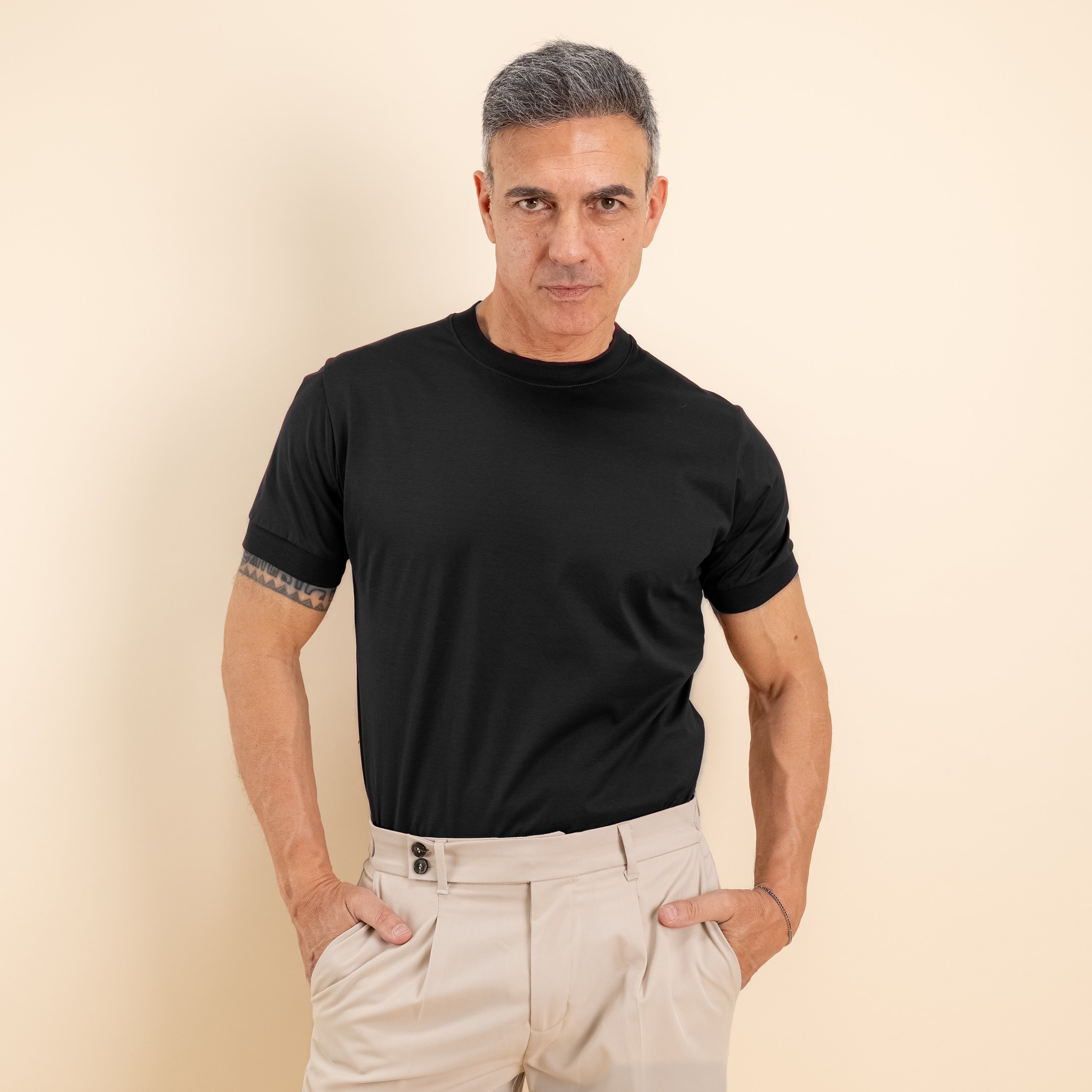 T-shirt in Filo di Scozia 2.0 con bordi a costina - Nero