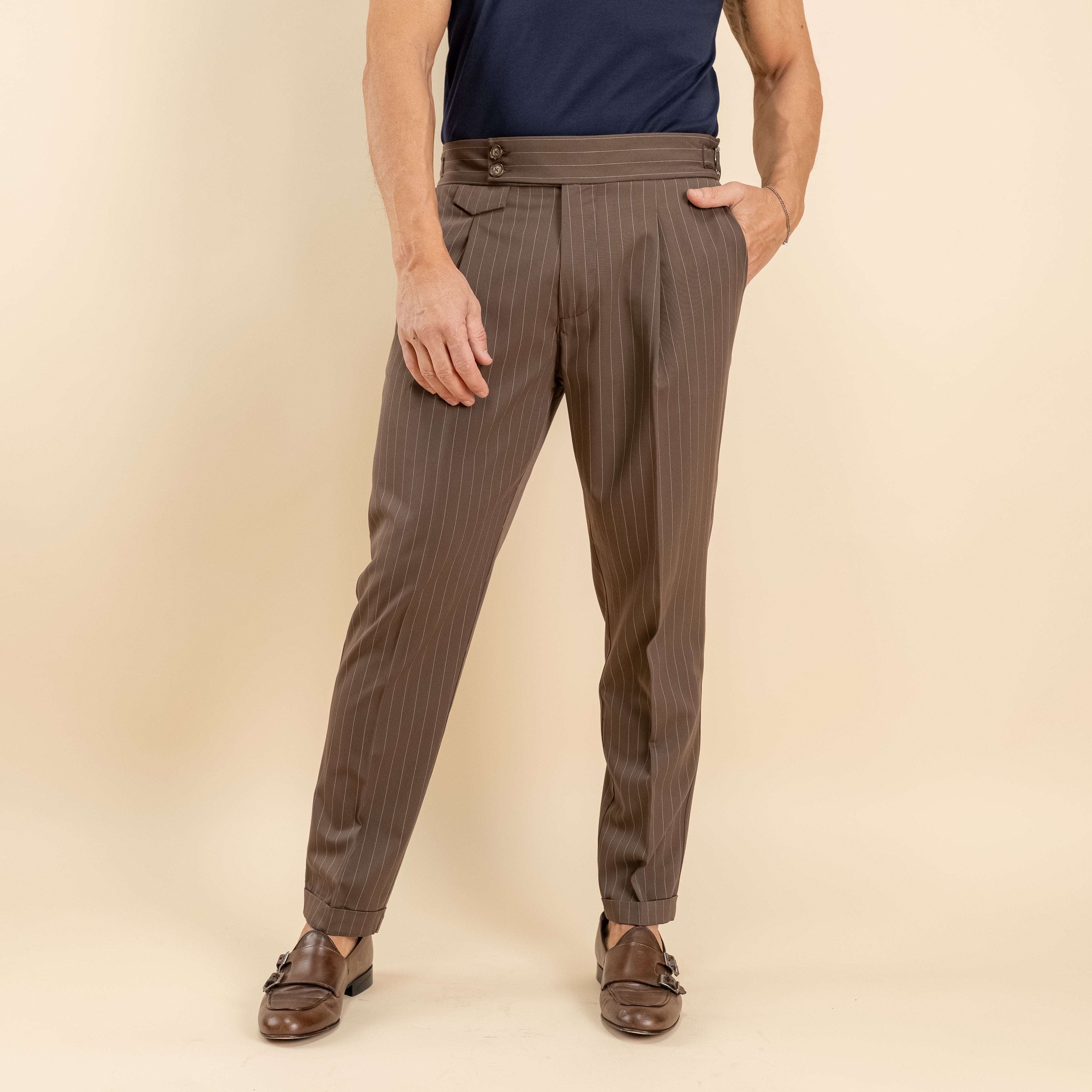 Pantalone gessato con bustino e fibbia laterale - Marrone