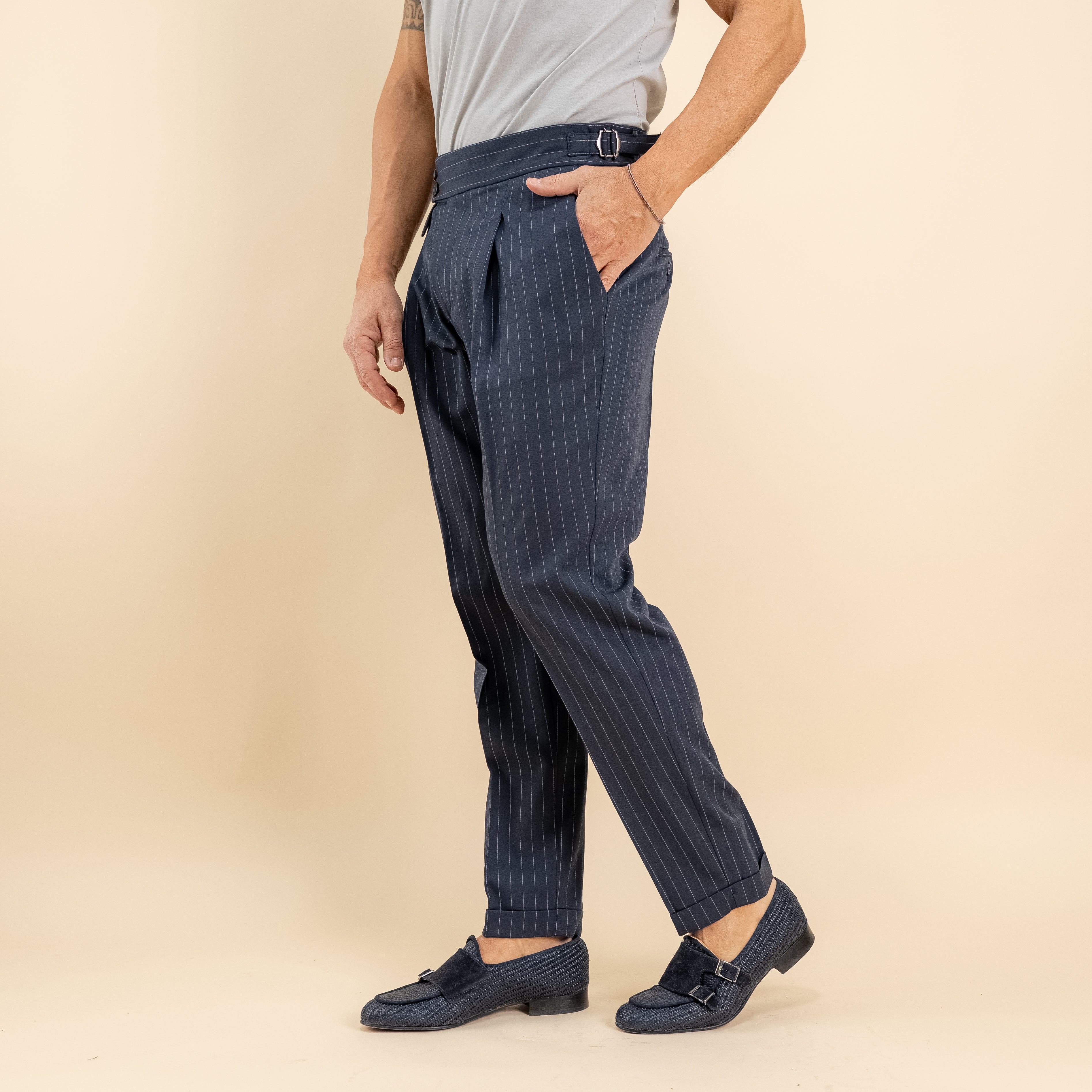 Pantalone gessato con bustino e fibbia laterale - Blu