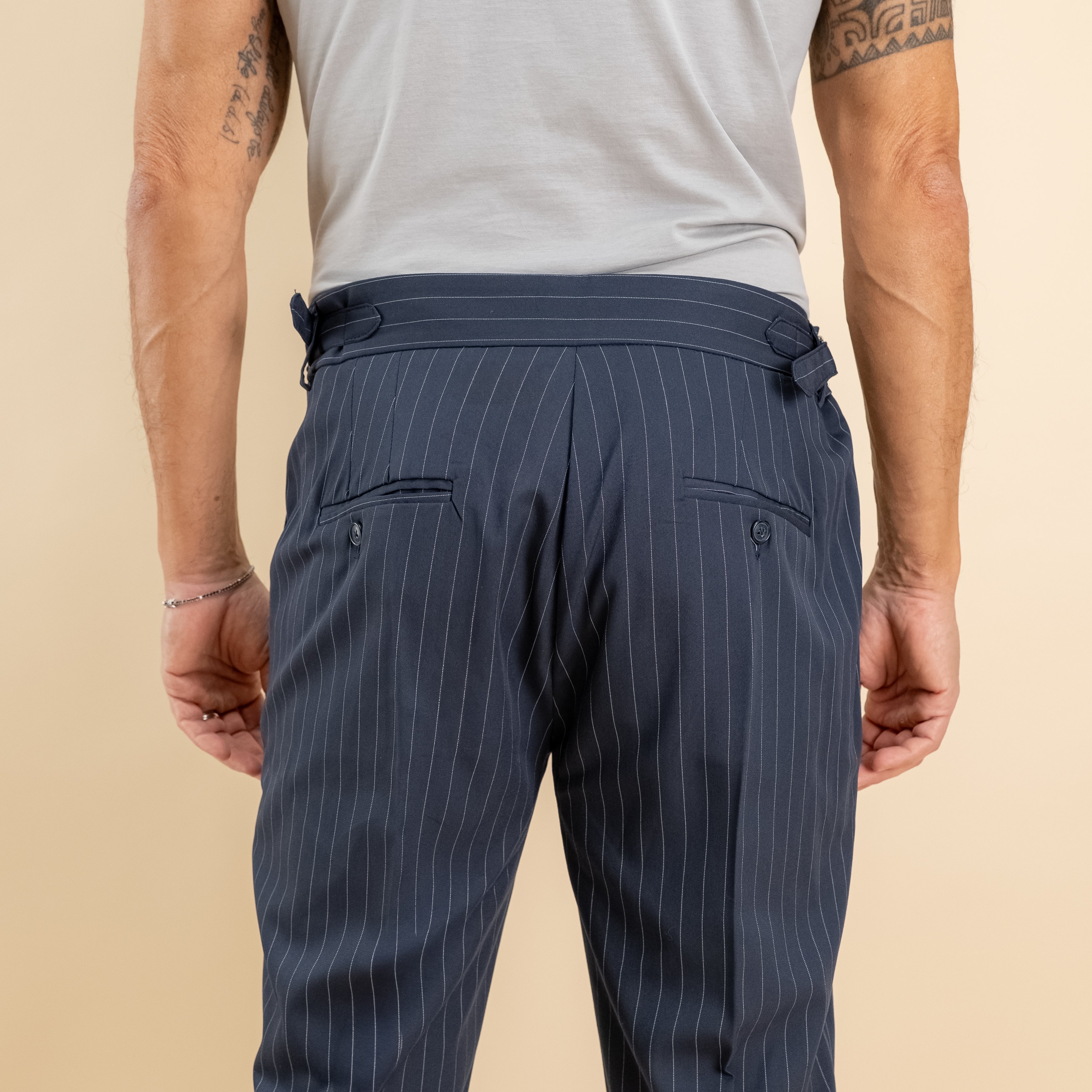 Pantalone gessato con bustino e fibbia laterale - Blu