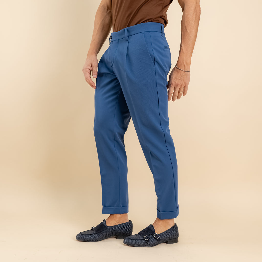 Pantalón slim fit con pinzas y vuelta - Azul Royal