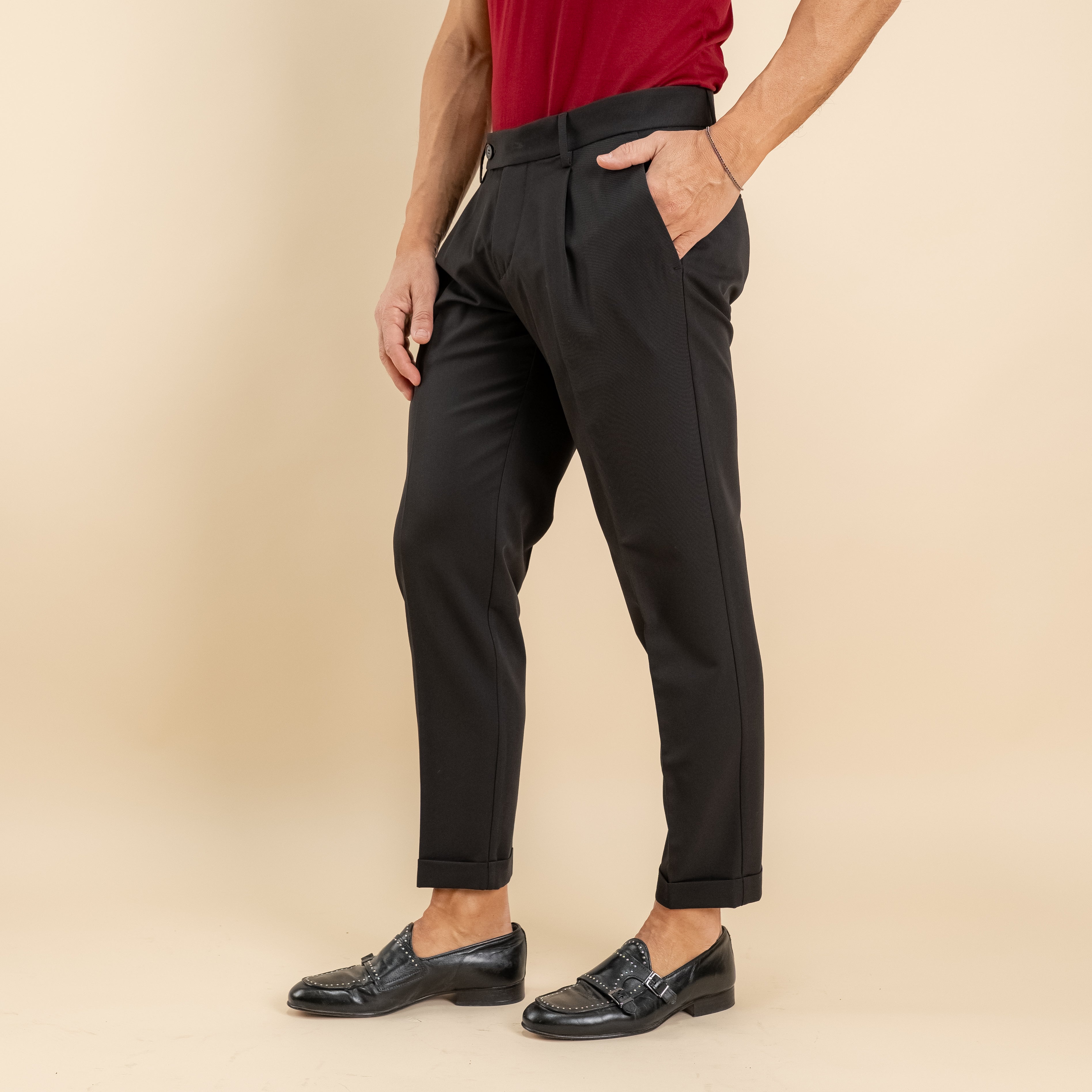 Pantalone slim fit con Pinces e risvolto - Nero