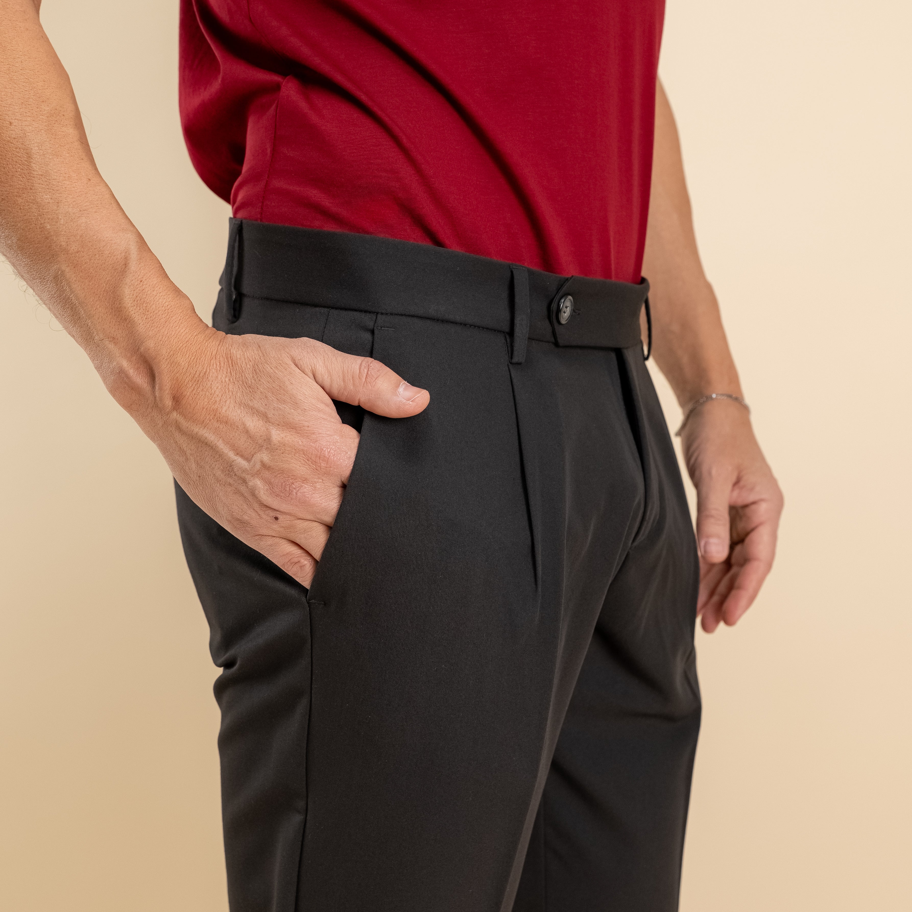 Pantalone slim fit con Pinces e risvolto - Nero