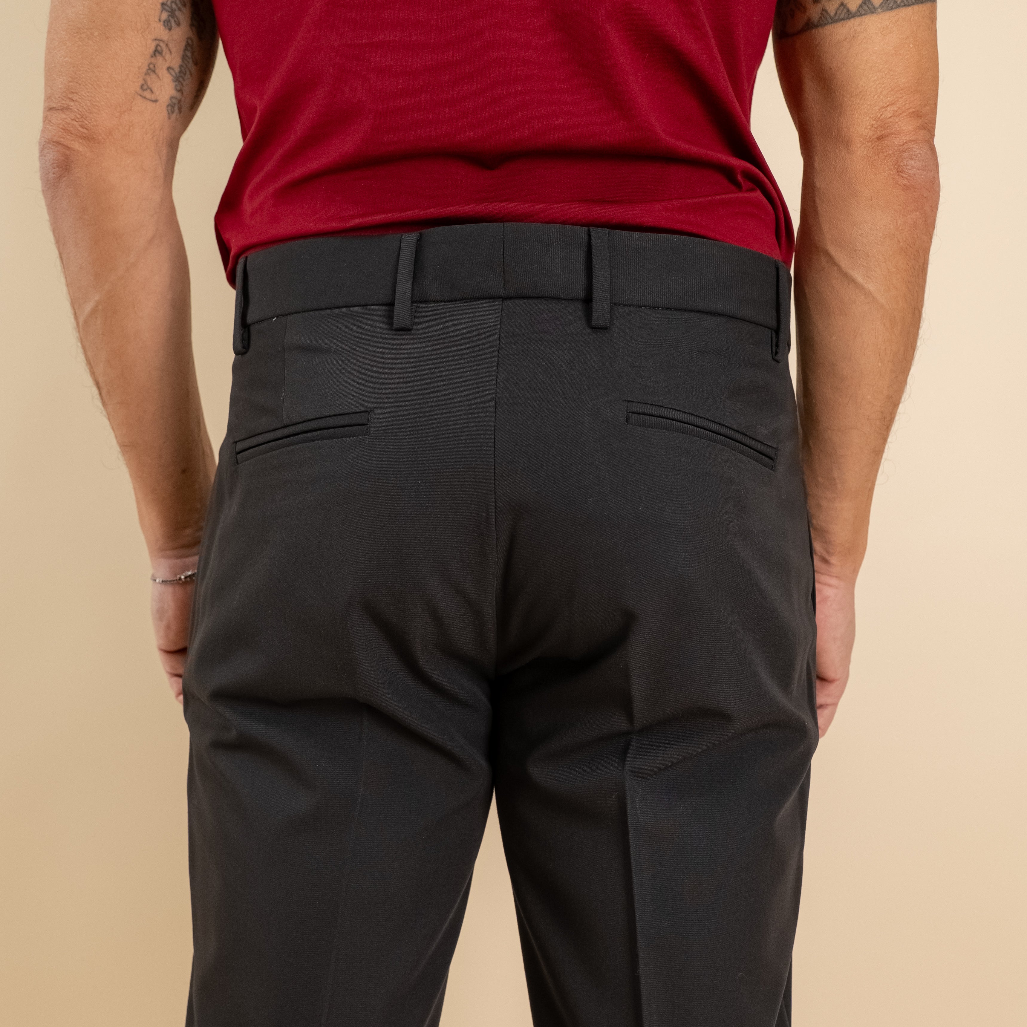 Pantalone slim fit con Pinces e risvolto - Nero