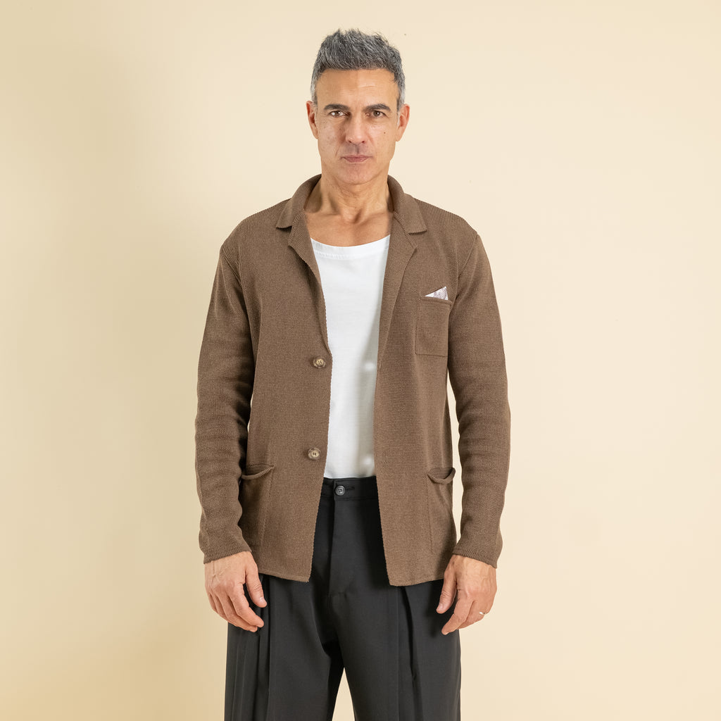 Cardigan a giacca monopetto in filo leggero con pochette - Marrone