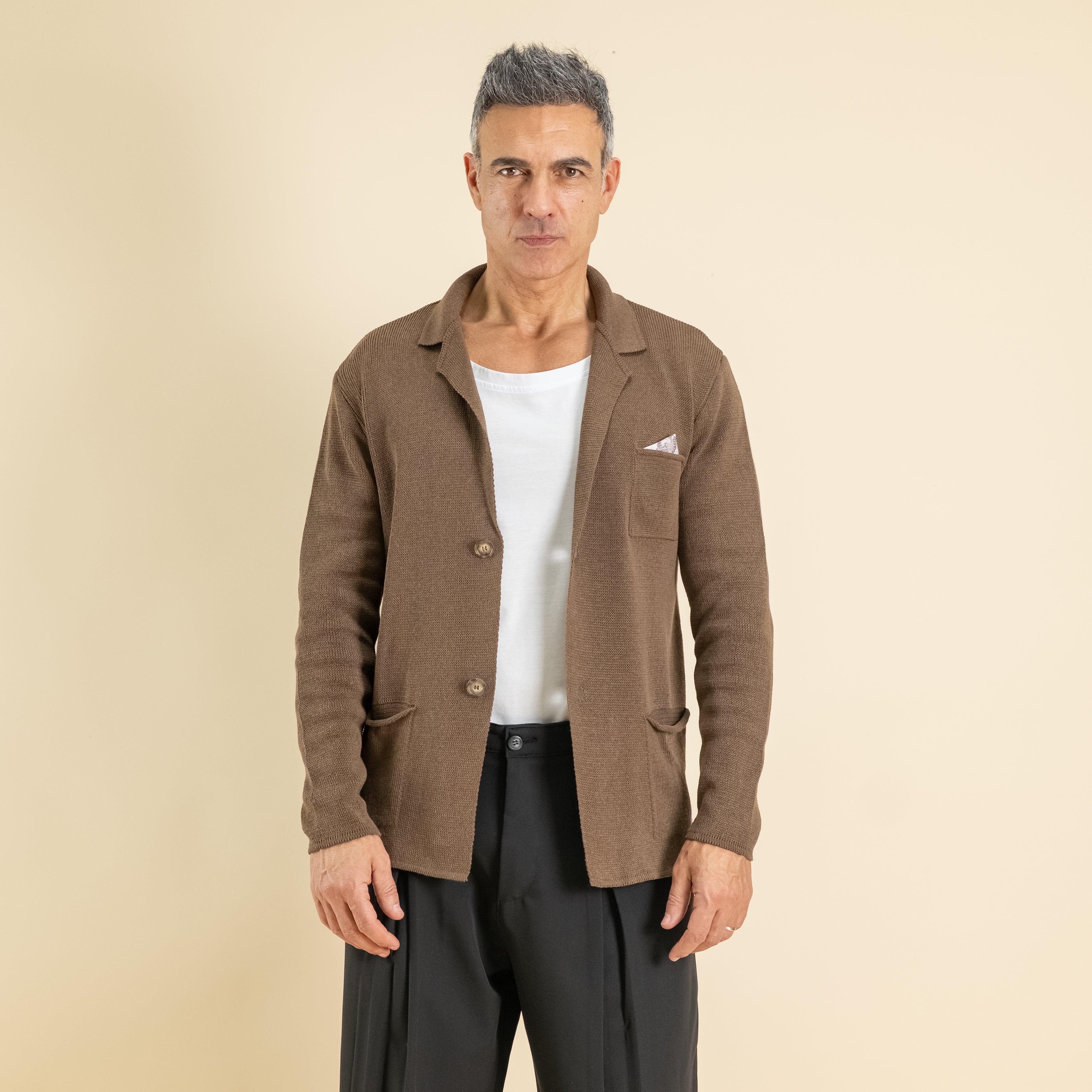 Cardigan a giacca monopetto in filo leggero con pochette - Marrone