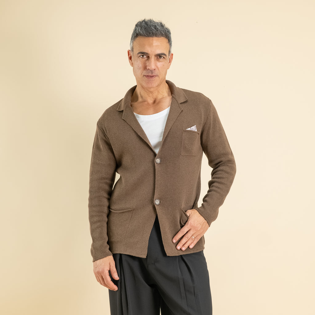 Cardigan a giacca monopetto in filo leggero con pochette - Marrone