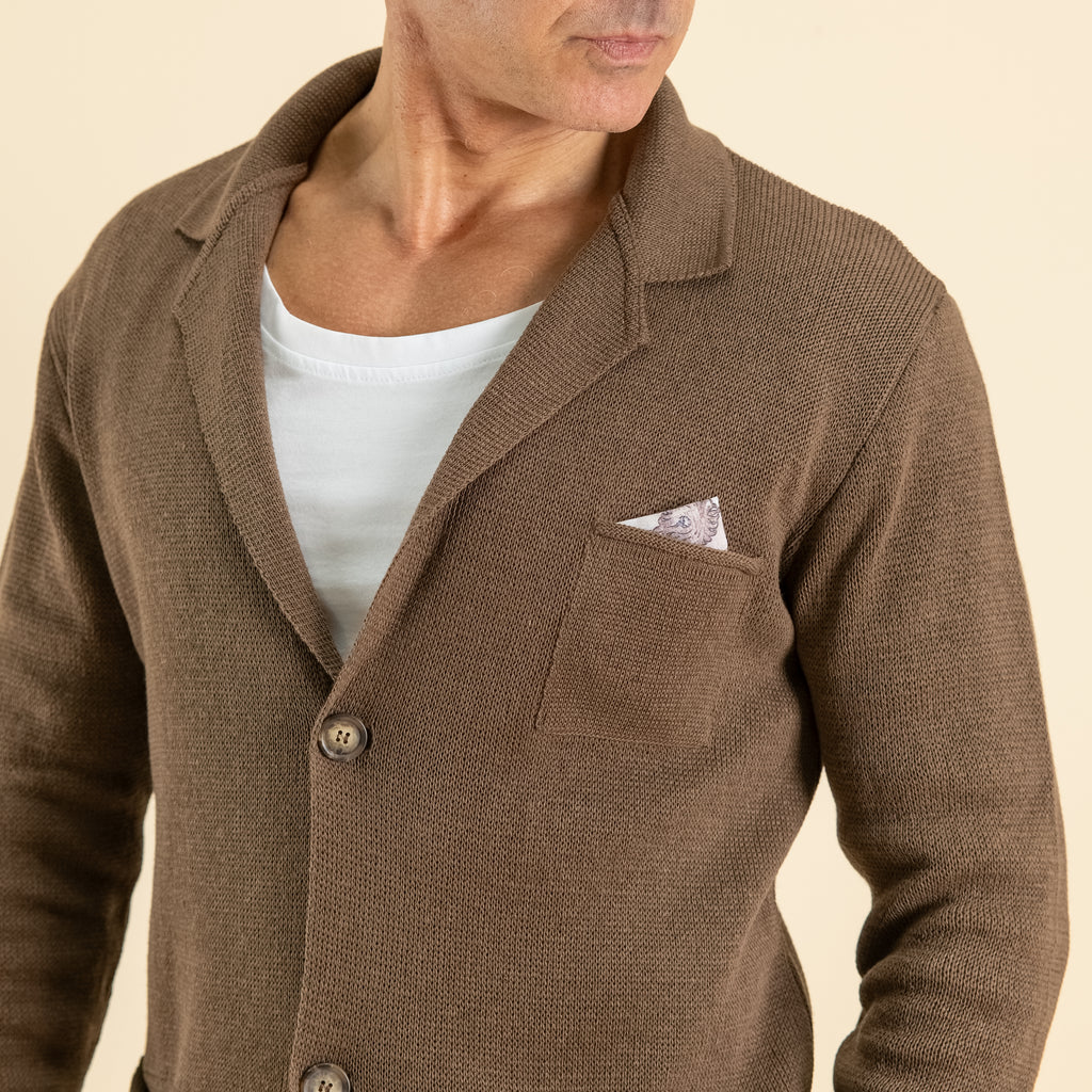 Cardigan a giacca monopetto in filo leggero con pochette - Marrone