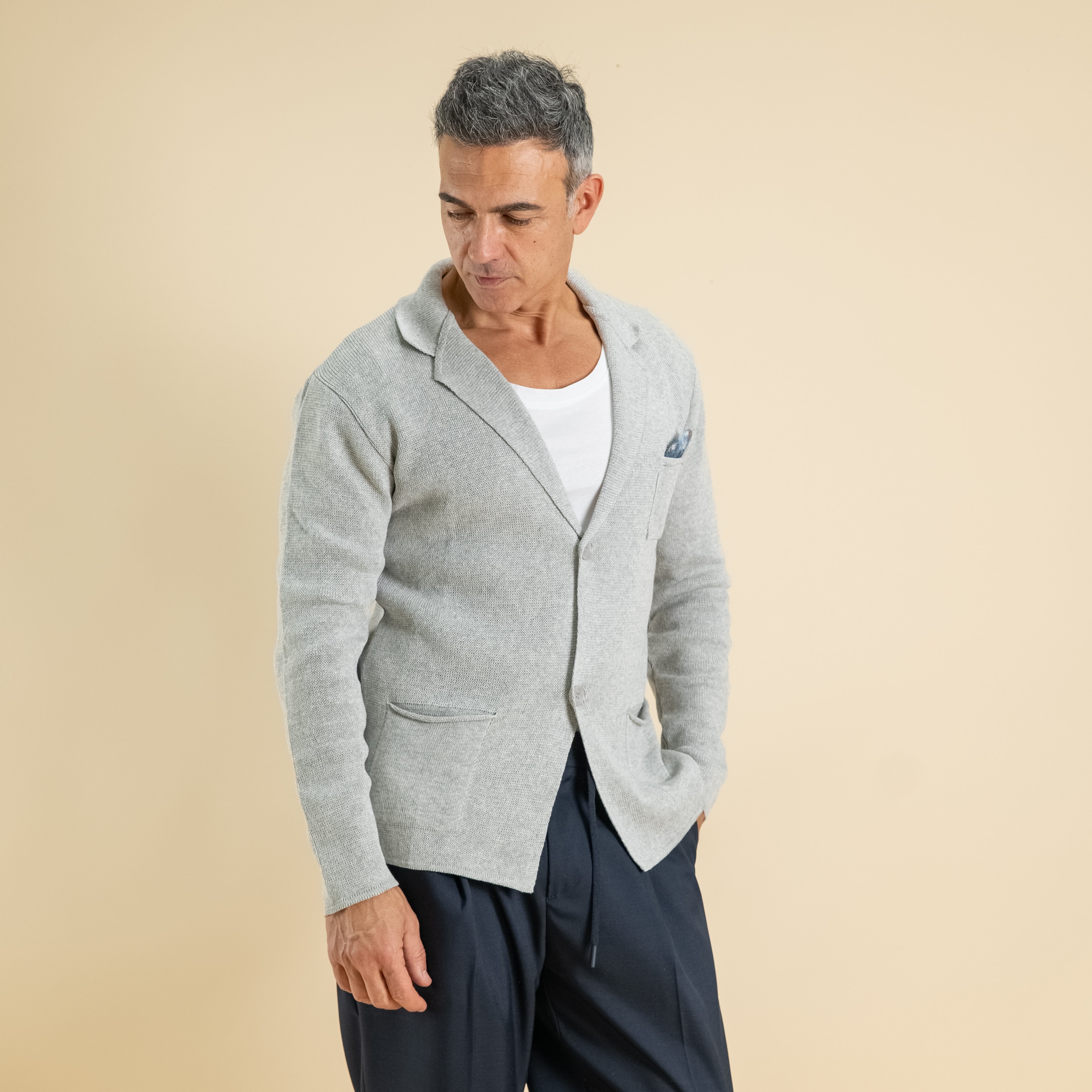 Cardigan a giacca monopetto in filo leggero con pochette  - Grigio