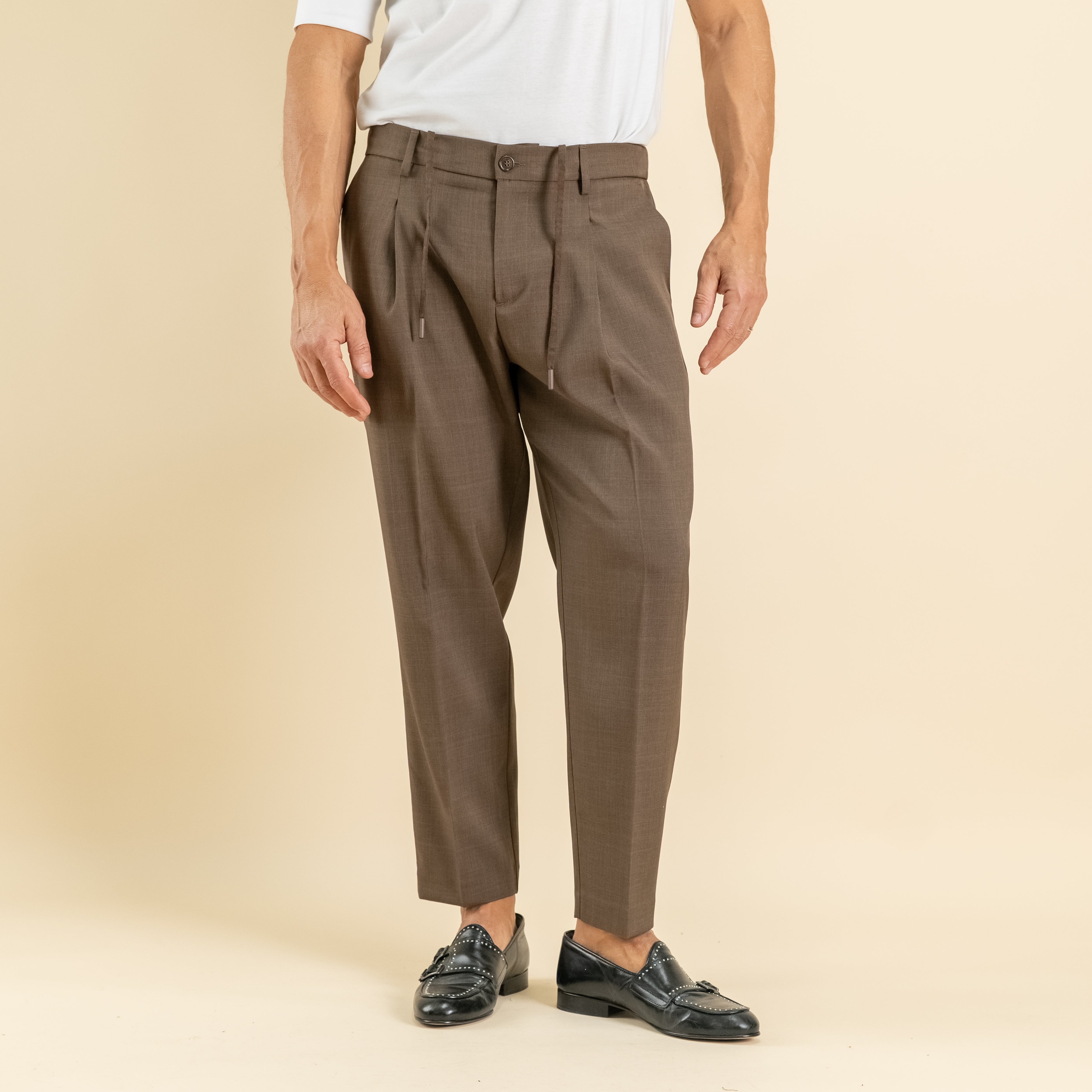 Pantalaccio sartoriale con pinces e molla sul retro - Moro