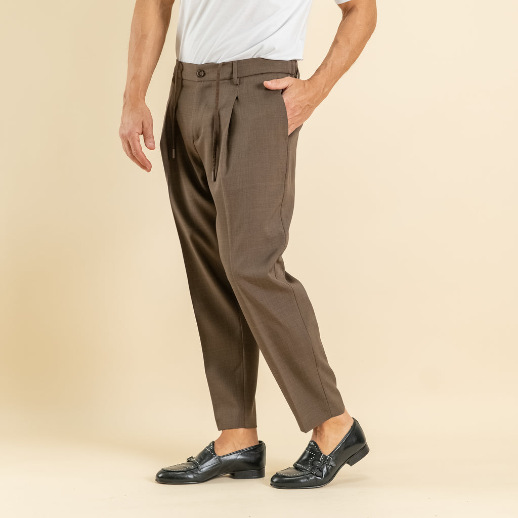 Pantalón sastre con pinzas y muelle en la espalda - Marrón oscuro