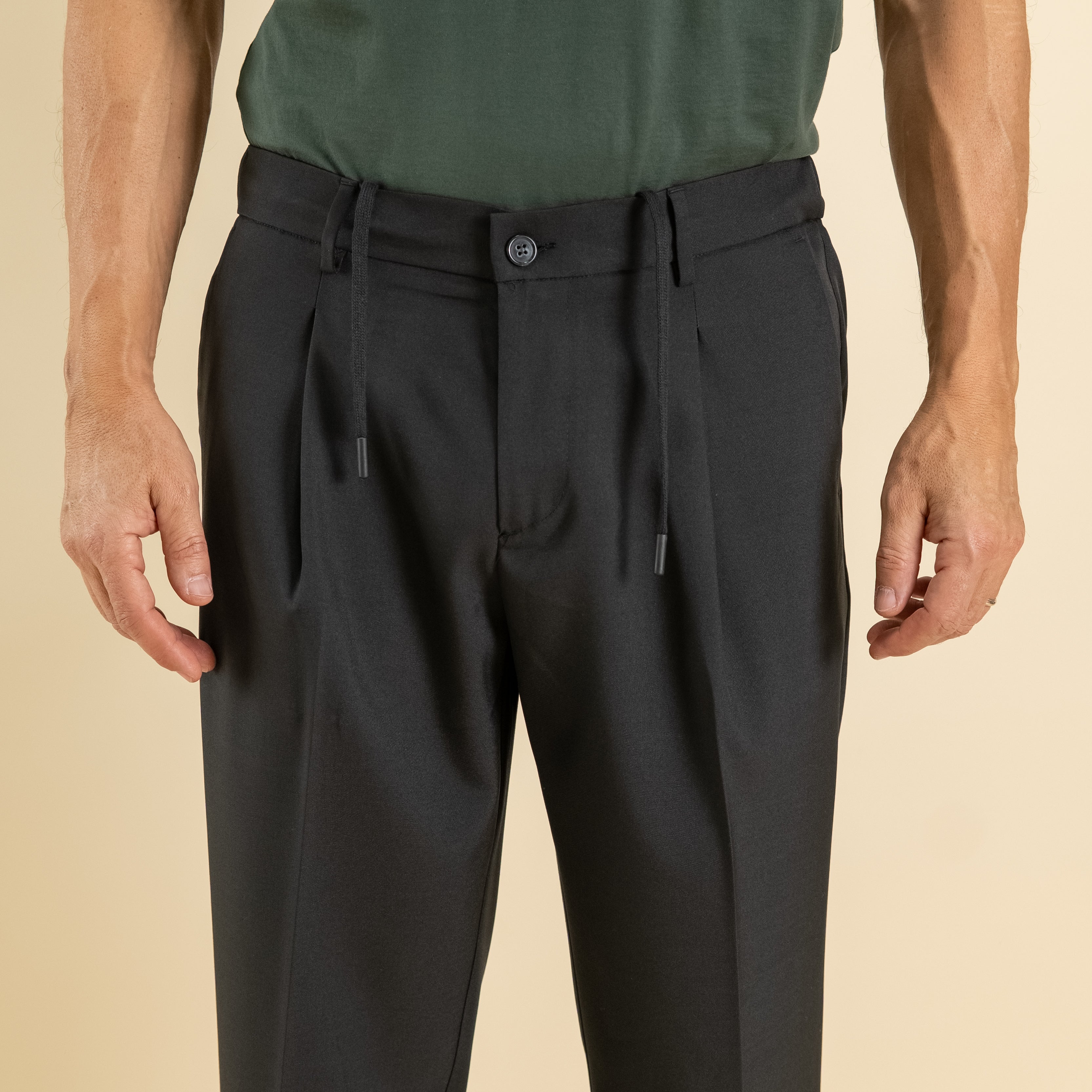 Pantalaccio sartoriale con pinces e molla sul retro - Nero
