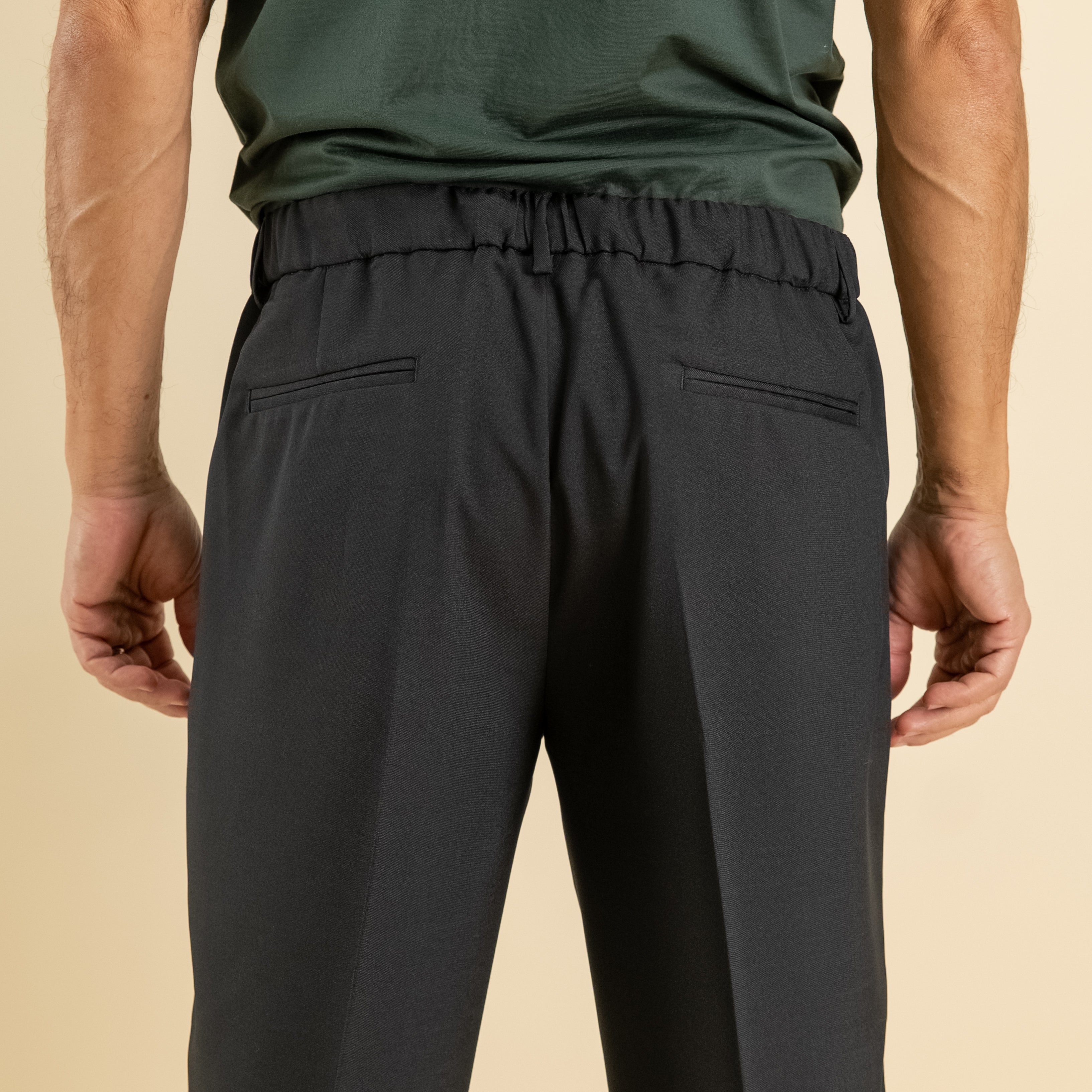 Pantalaccio sartoriale con pinces e molla sul retro - Nero