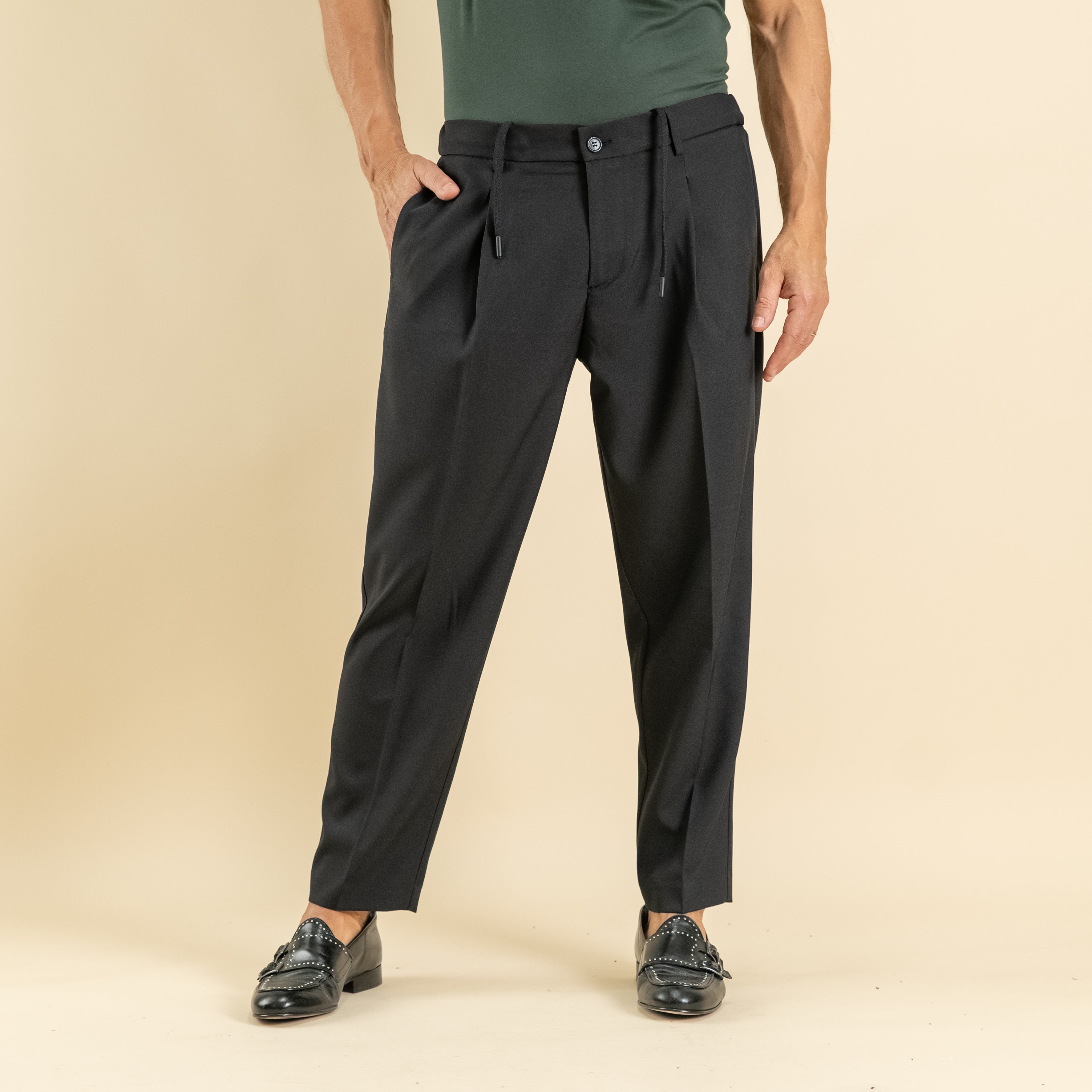 Pantalaccio sartoriale con pinces e molla sul retro - Nero