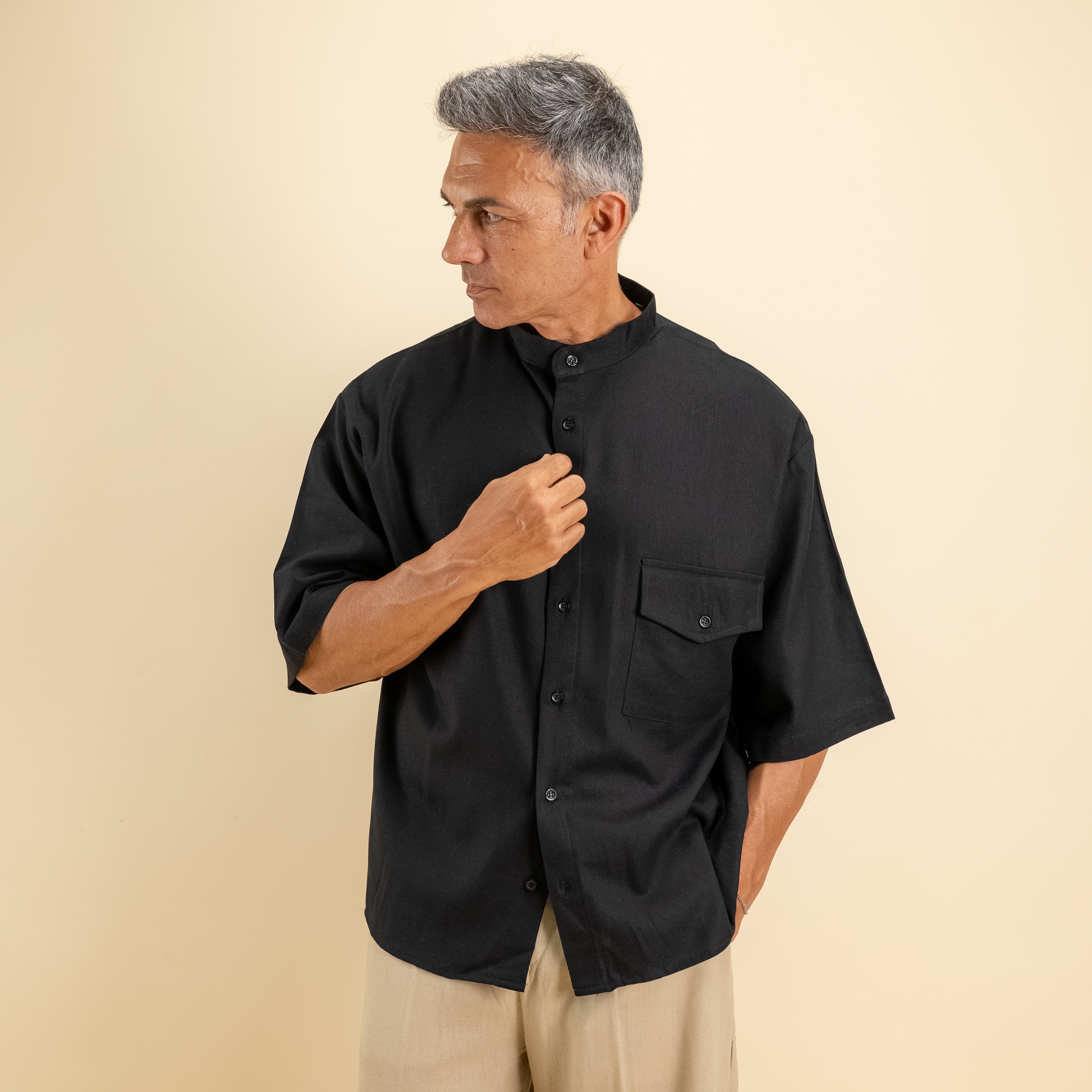 Camisa de lino mezclado cuello mao manga corta - Negro