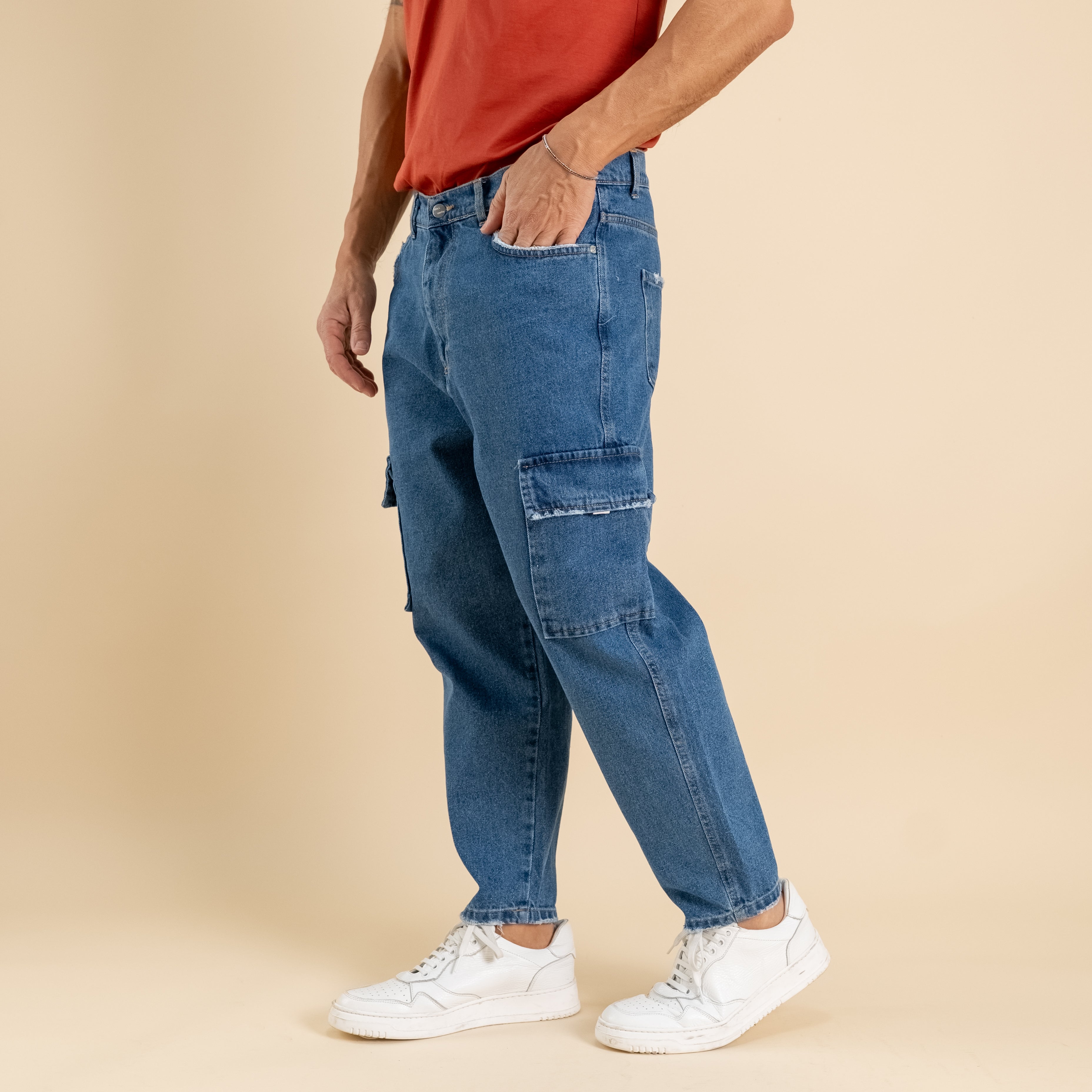 Jeans cargo con tasconi laterali - Denim