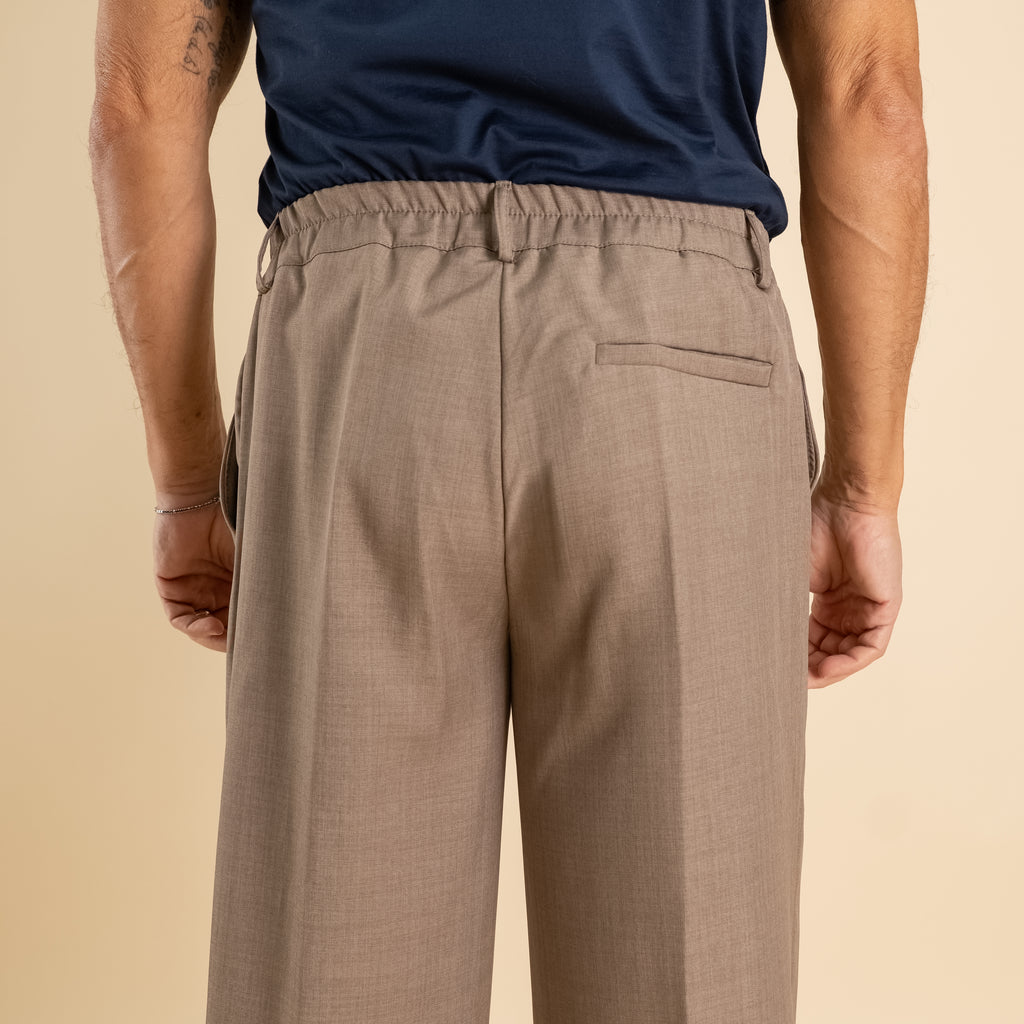Pantalone palazzo taglio dritto con molla sul retro - Fango