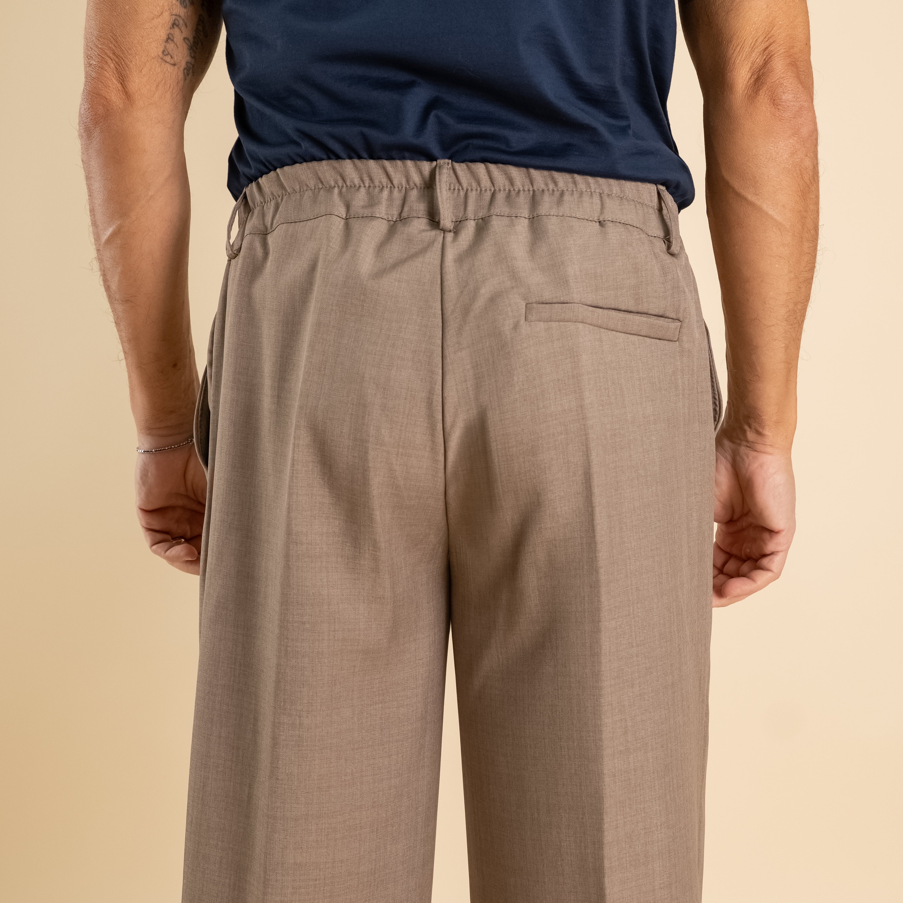 Pantalone palazzo taglio dritto con molla sul retro - Fango