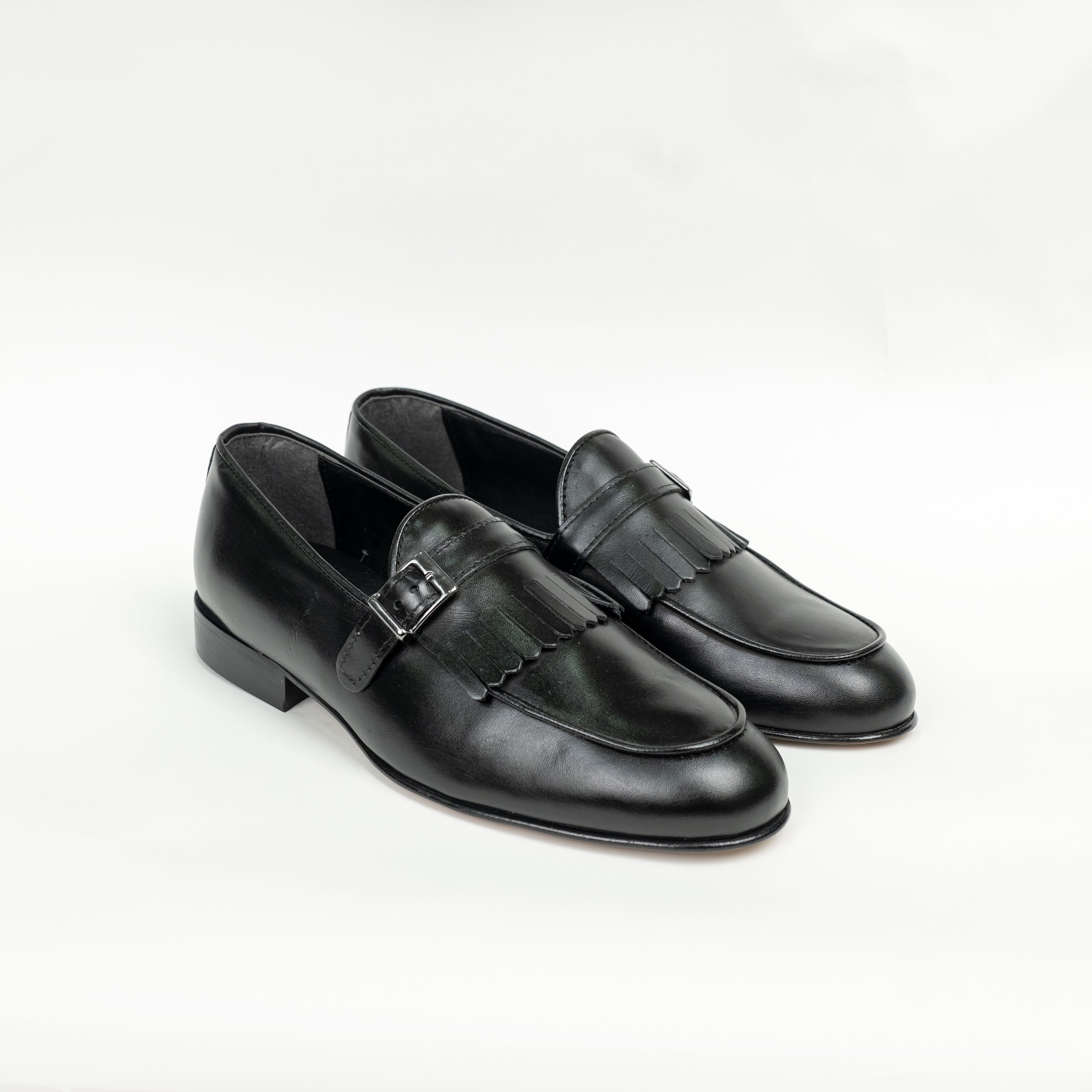 Mocassino in Pelle con Frangia e Fibbia - Nero
