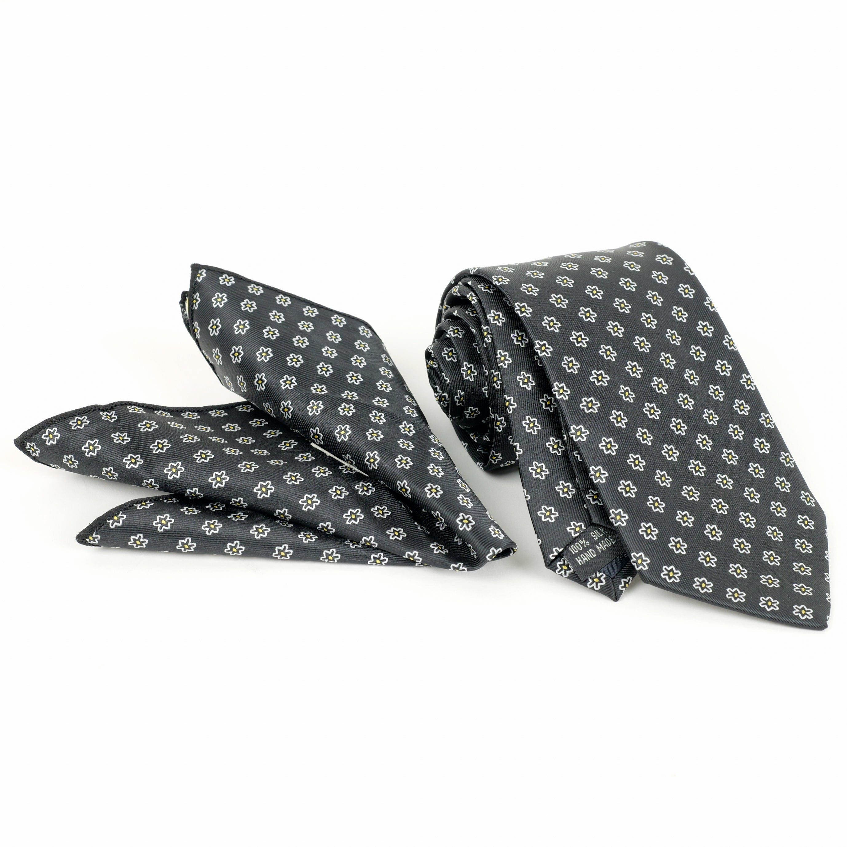 Conjunto de corbata y pañuelo de bolsillo estampados