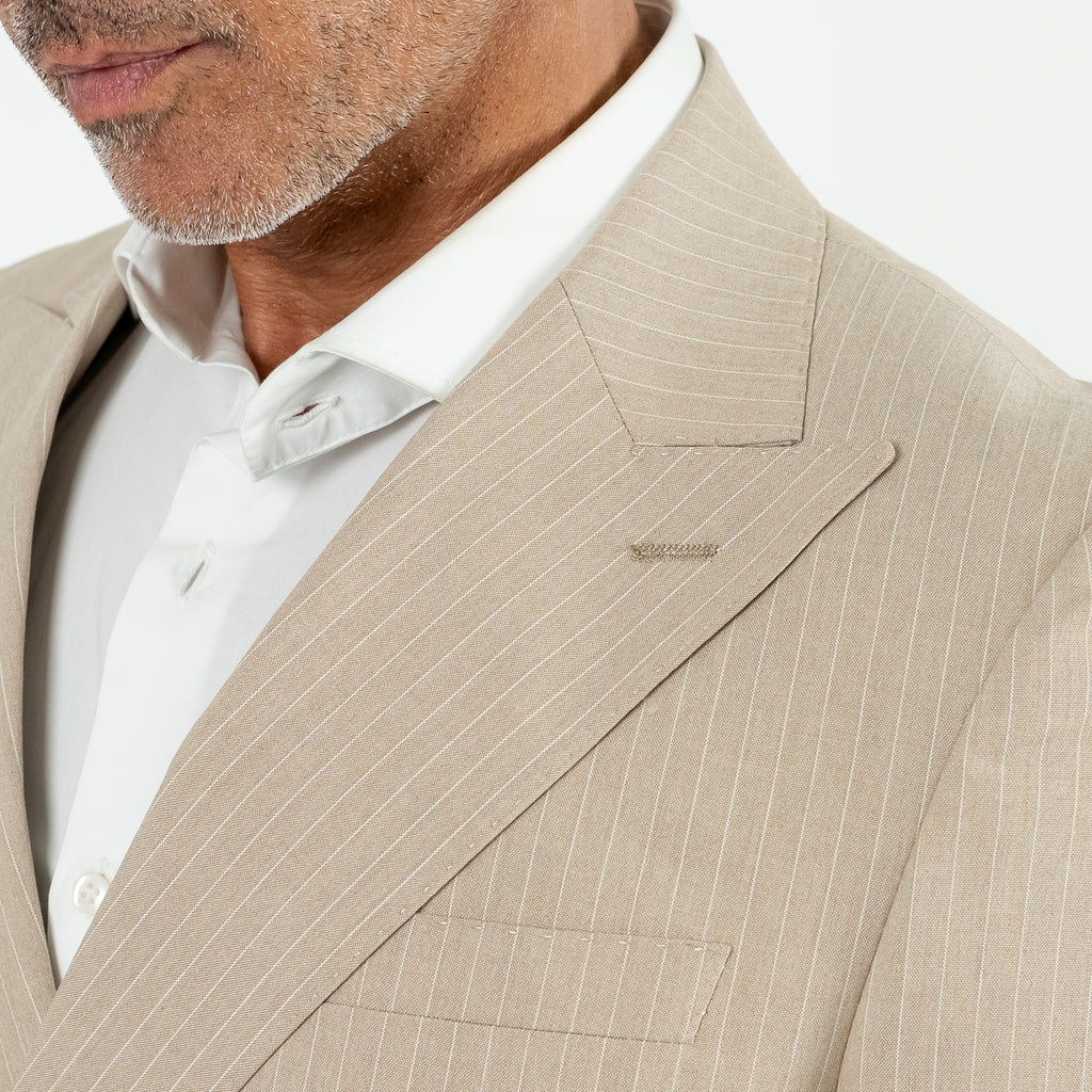 Traje de raya diplomática con botones plateados - Beige