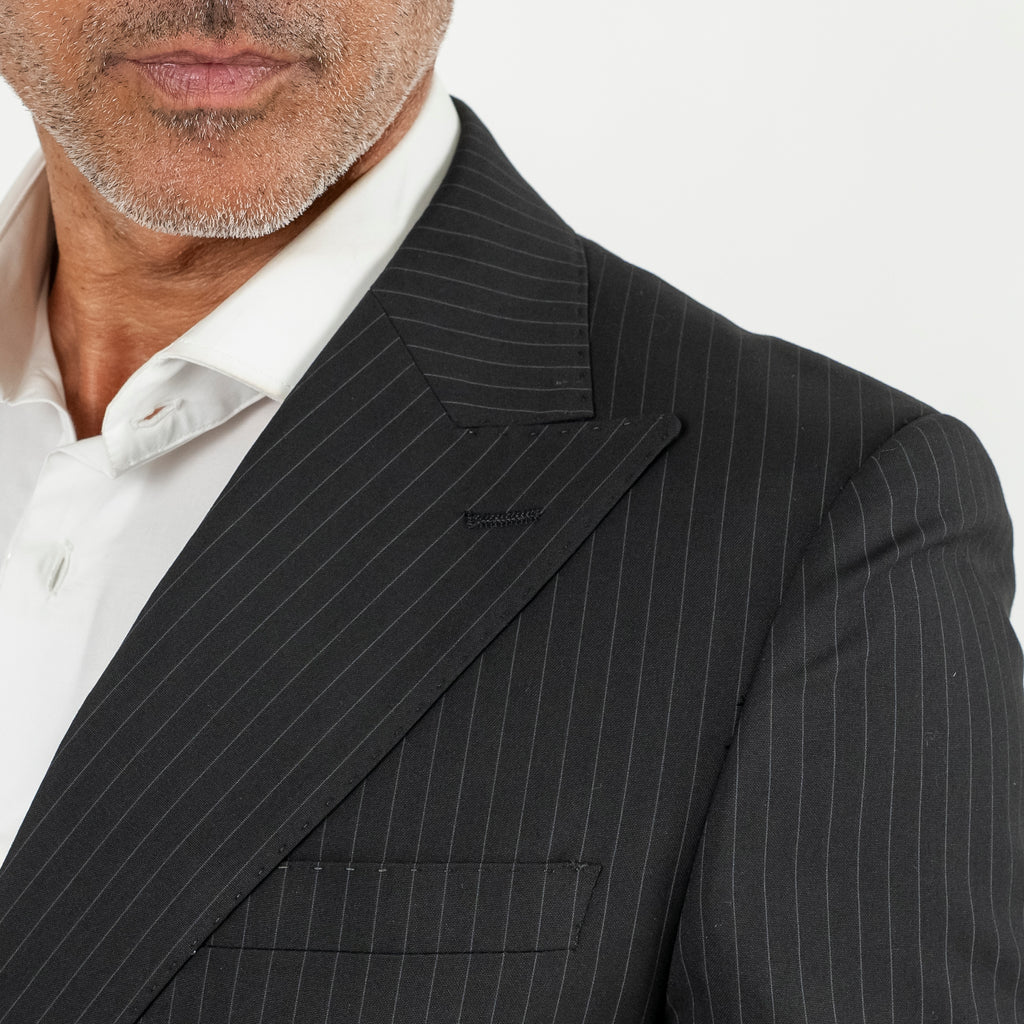 Abito gessato con bottoni argento - Nero