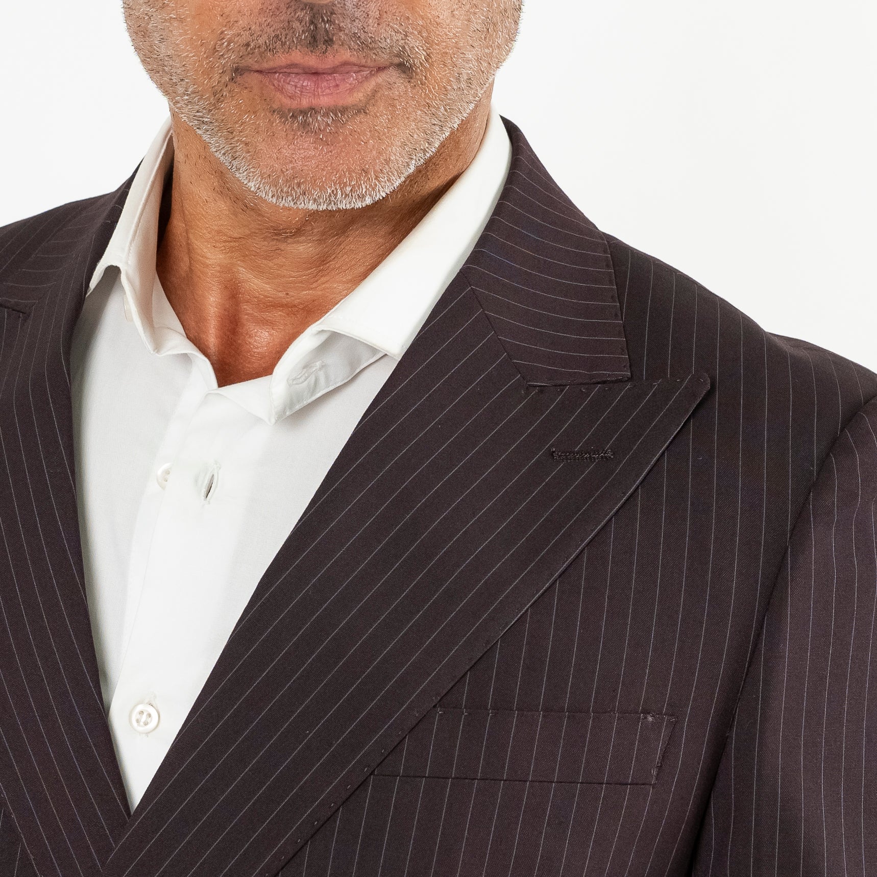 Traje de raya diplomática con botones plateados - Burdeos