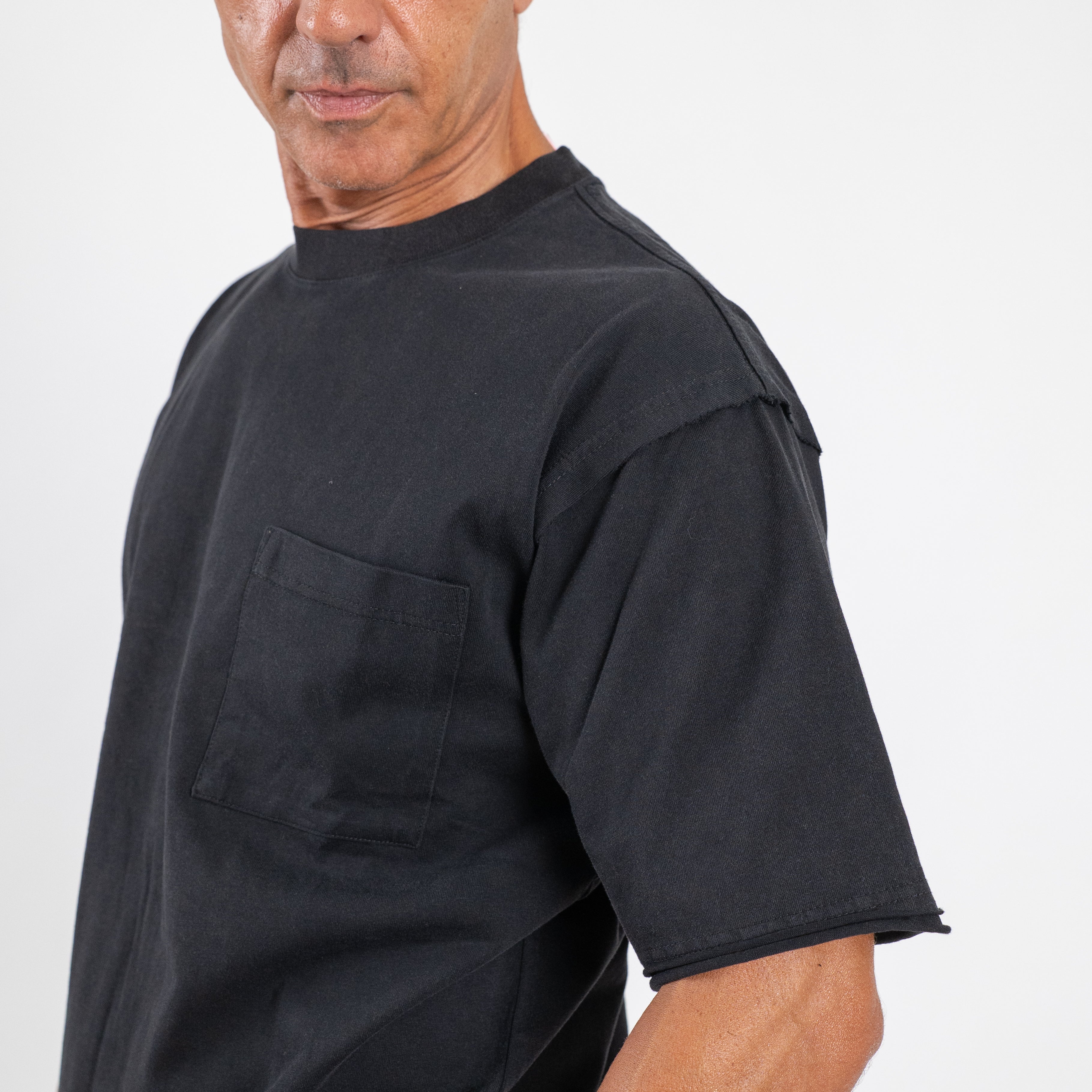 T-shirt manica corta taglio vivo - Nero