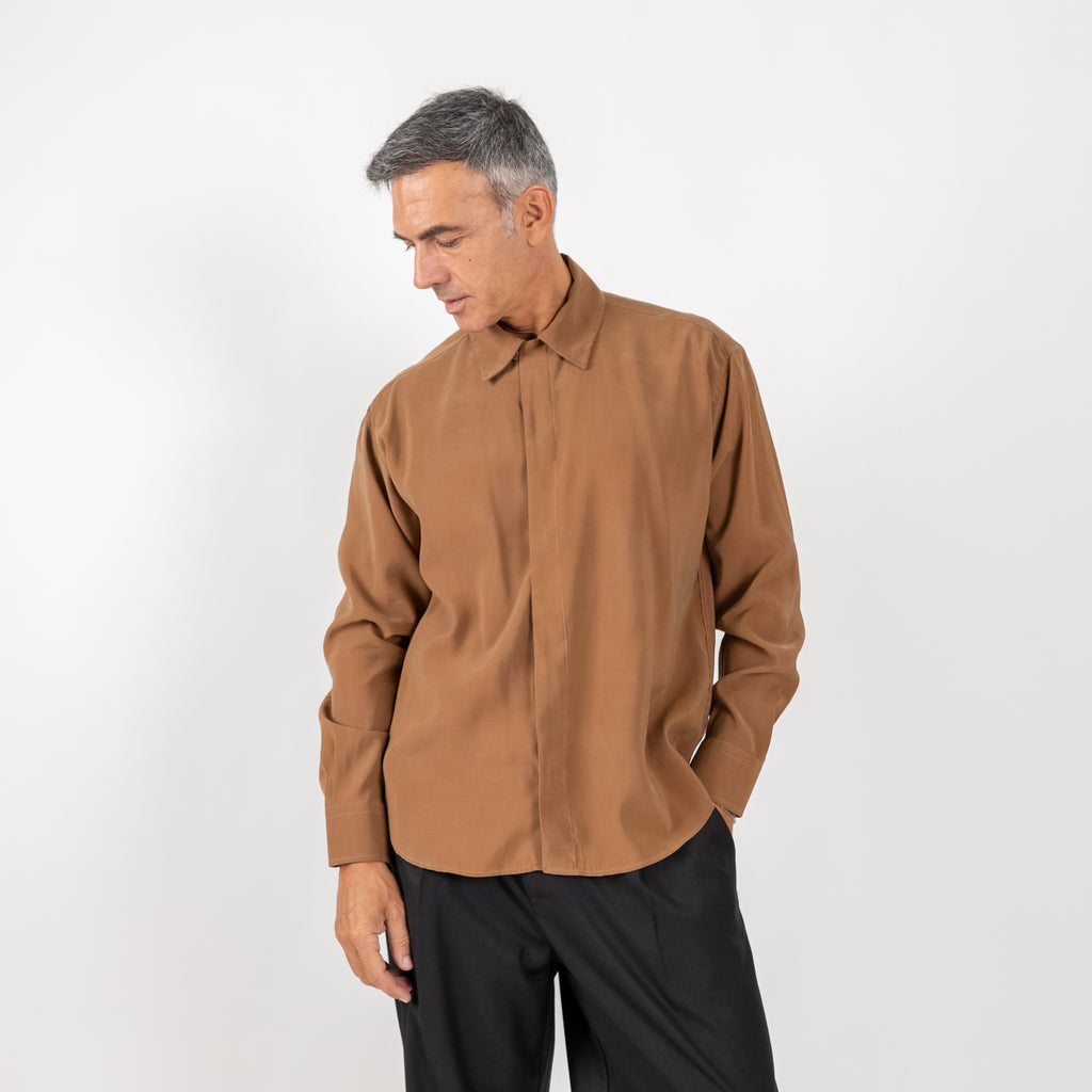 Camicia in viscosa con fintone coperto - Tabacco