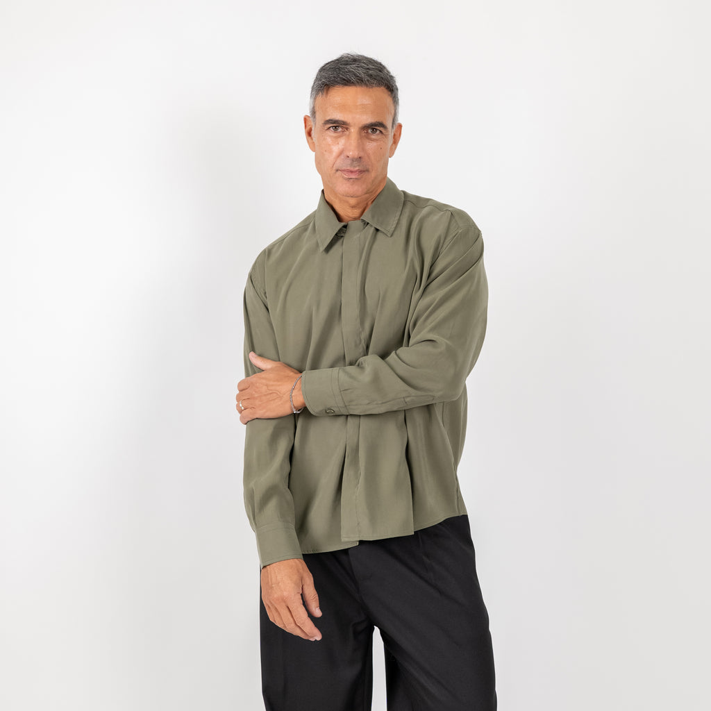 Camicia in viscosa con fintone coperto - Verde Militare
