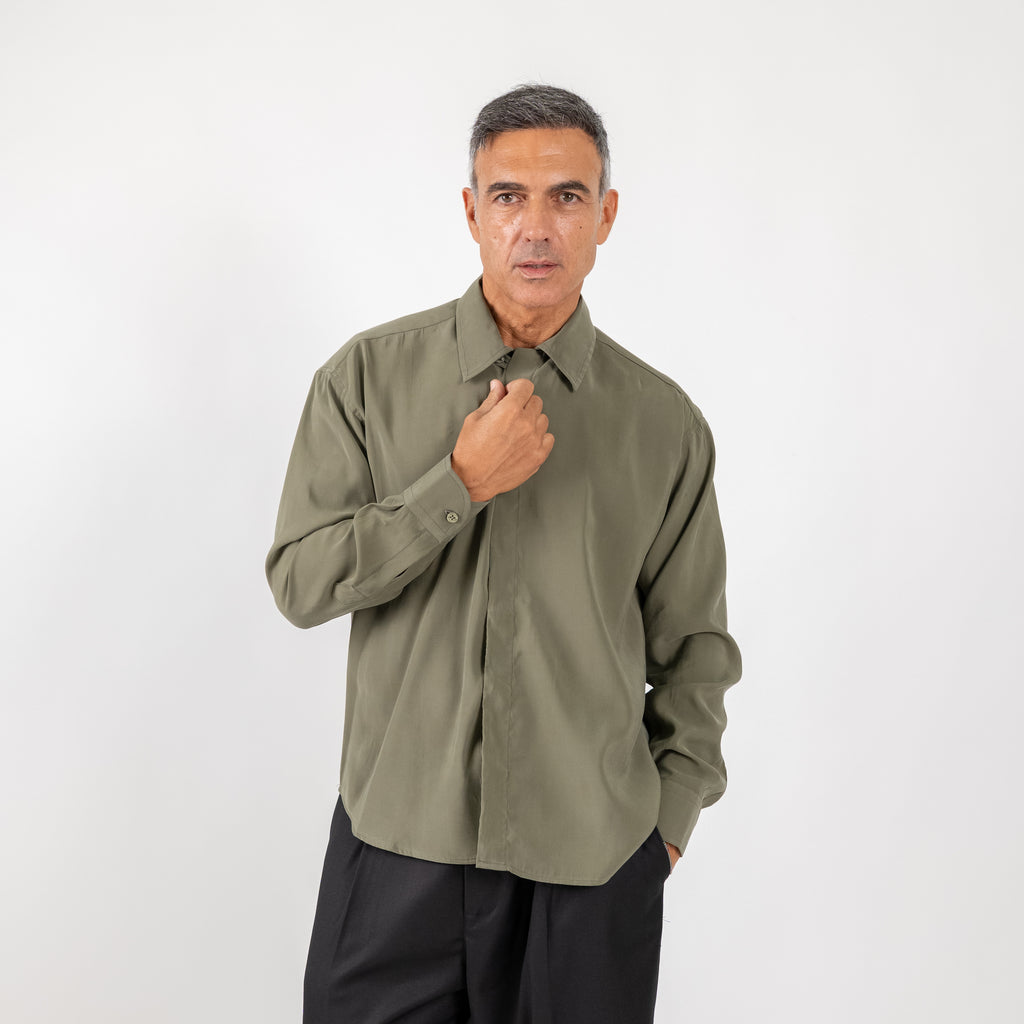 Camicia in viscosa con fintone coperto - Verde Militare
