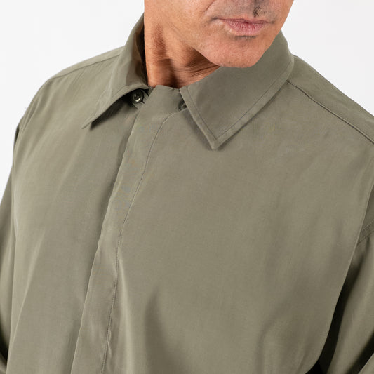 Camicia in viscosa con fintone coperto - Verde Militare