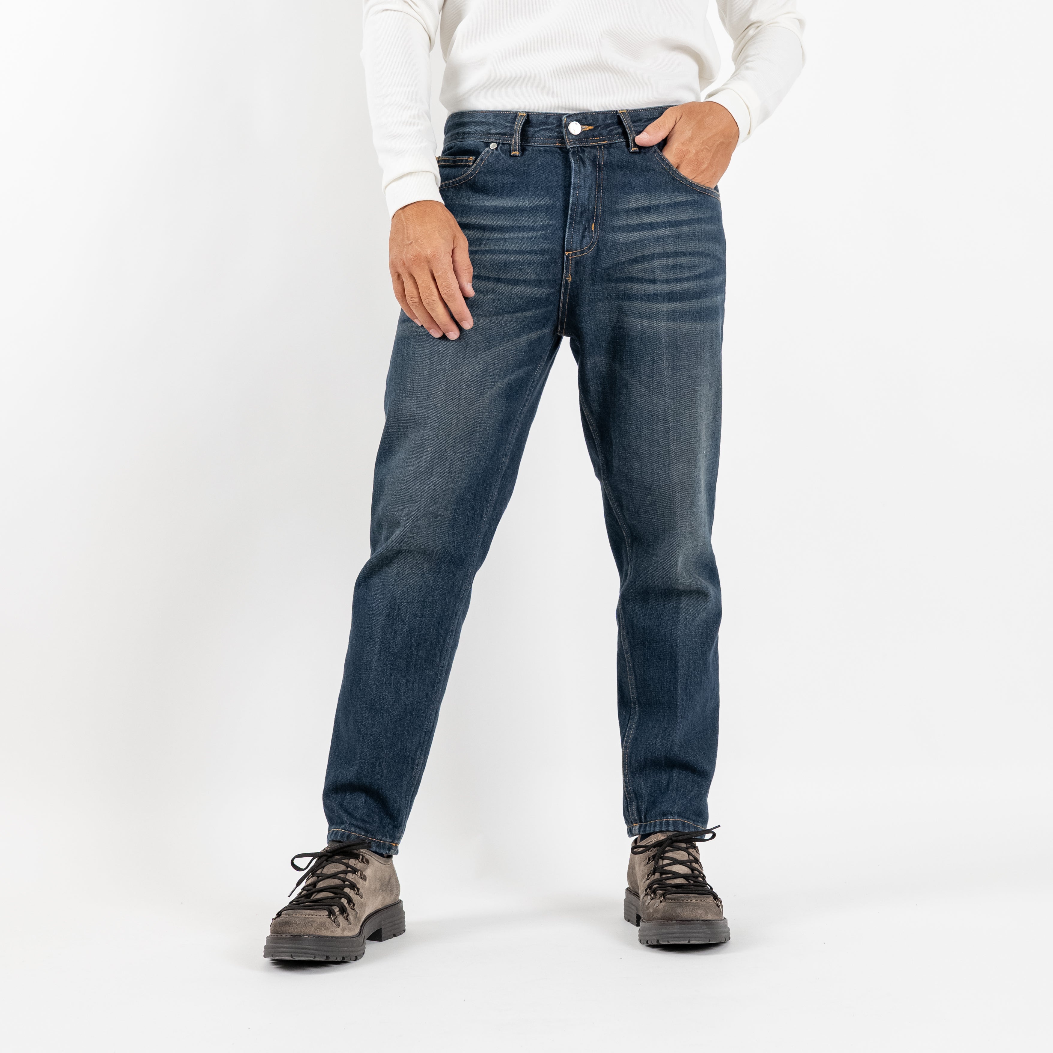 Jeans sartoriale sabbiato