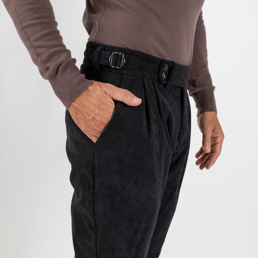 Pantalone effetto velluto con fibbia laterale - Nero