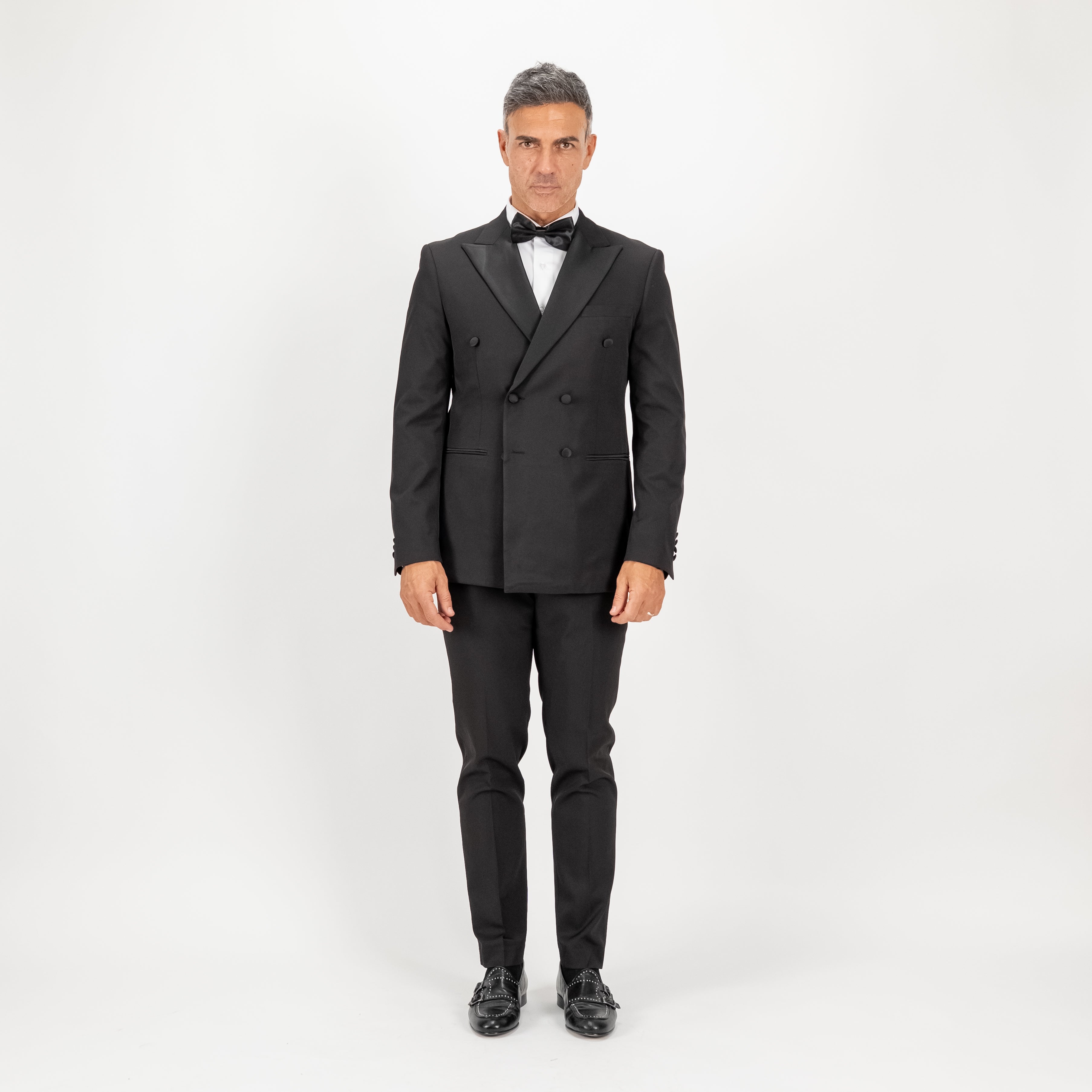 Abito smoking doppiopetto con rever e bottoni effetto seta - Nero