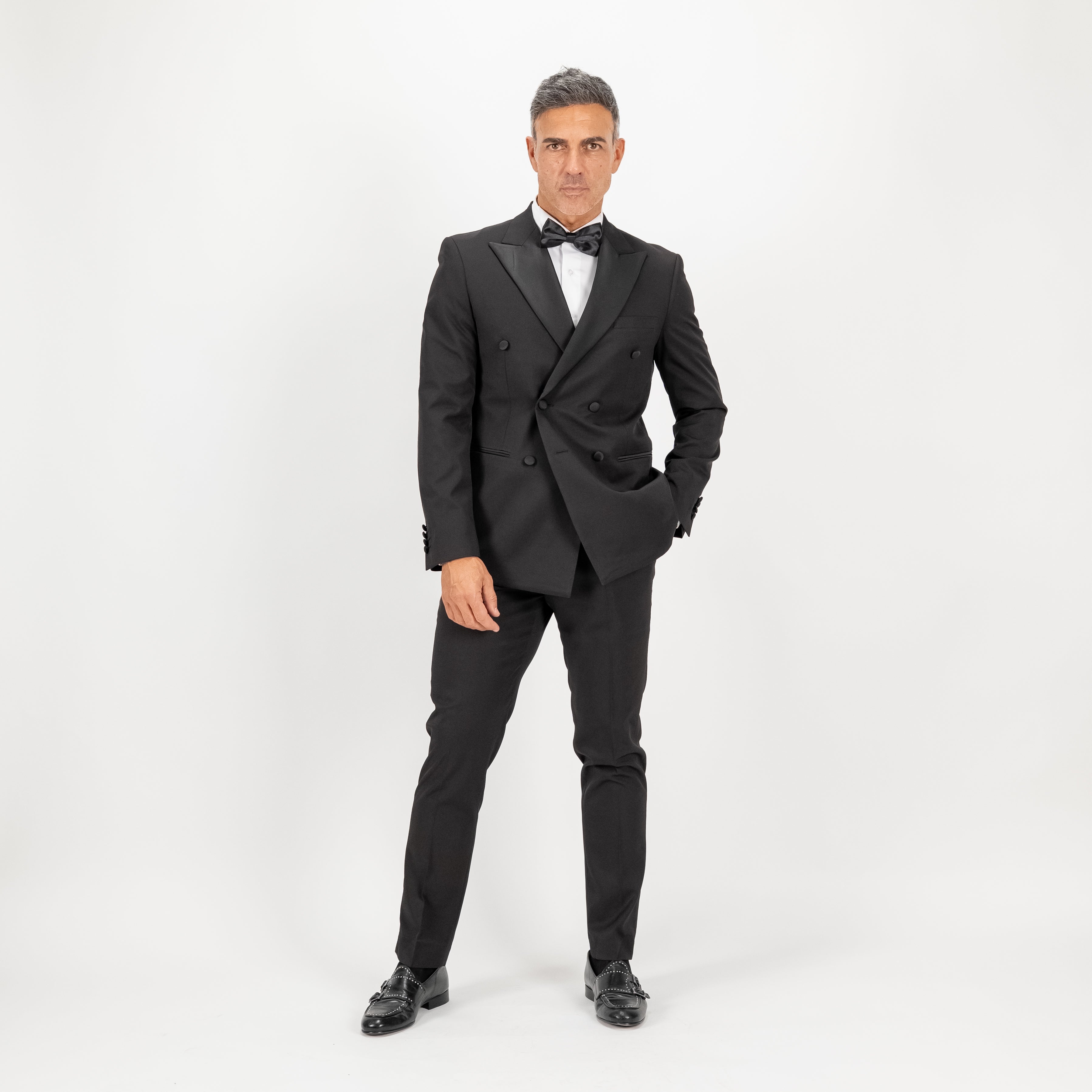 Abito smoking doppiopetto con rever e bottoni effetto seta - Nero